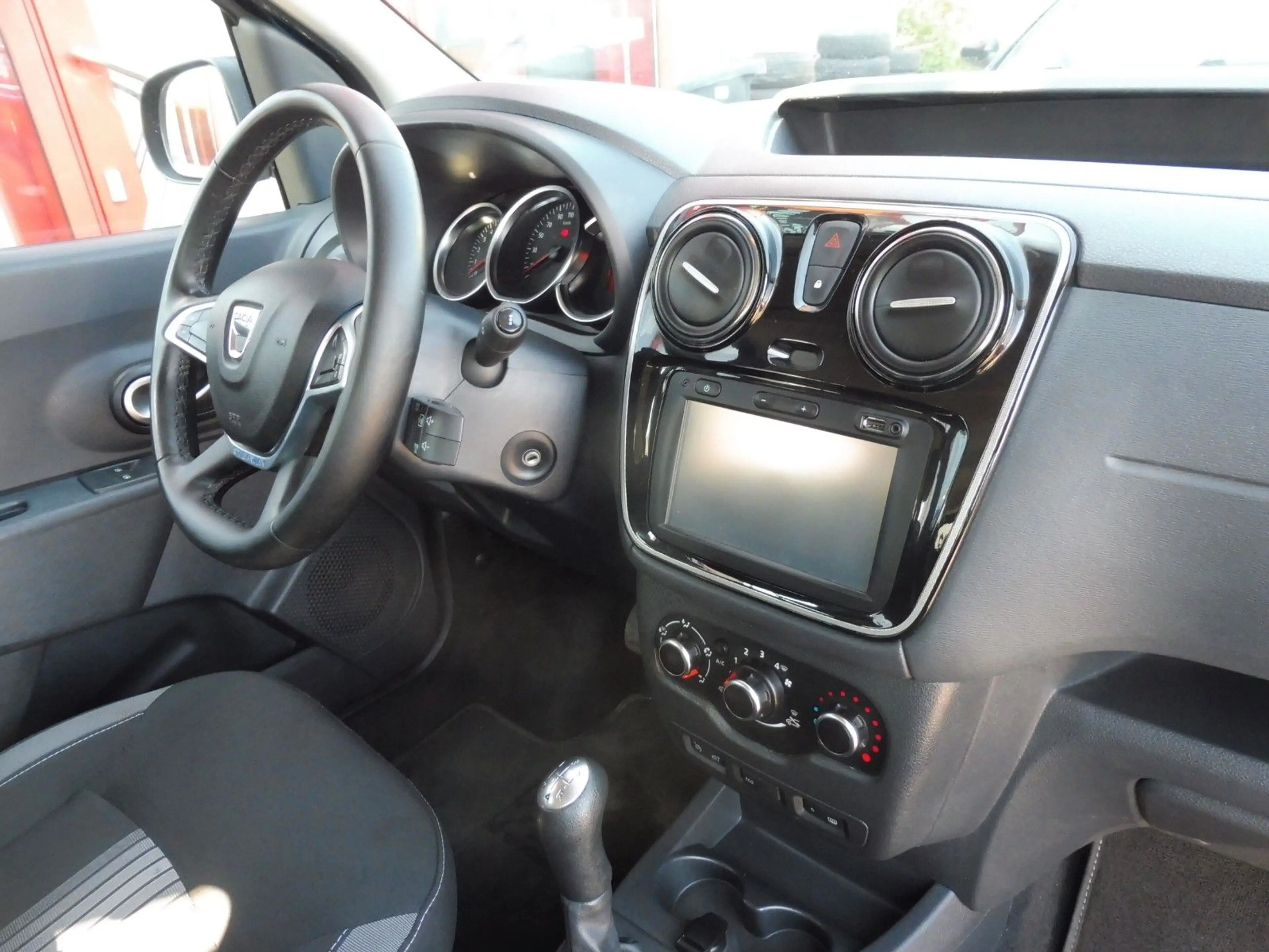 Dacia Dokker TCe 115 Stepway Celebration Ero 6 W — photo 8