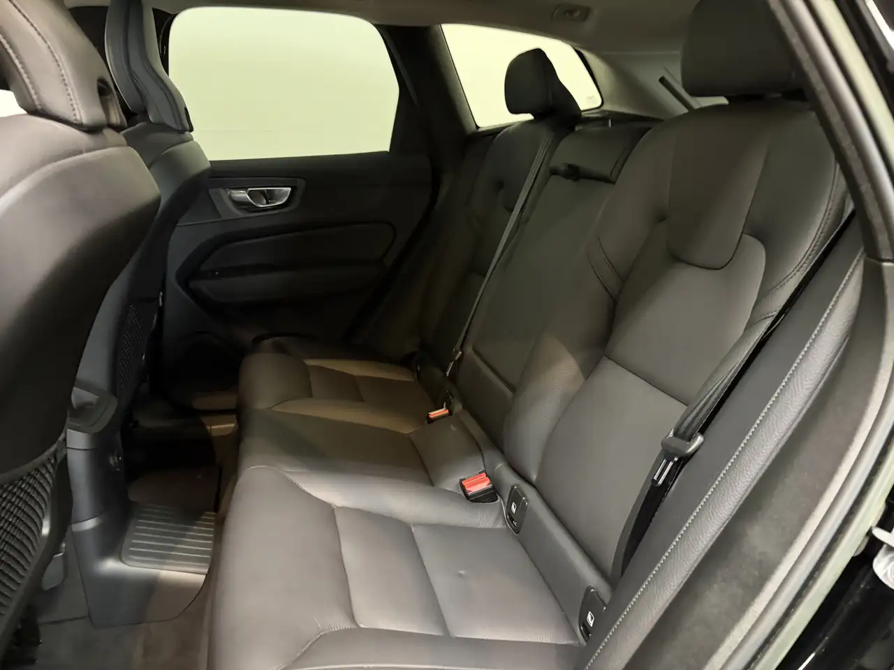 Volvo XC60 2.0 T6 Plug-in HY Long Range AWD Plus Bright/ Pano, миниатюра 5