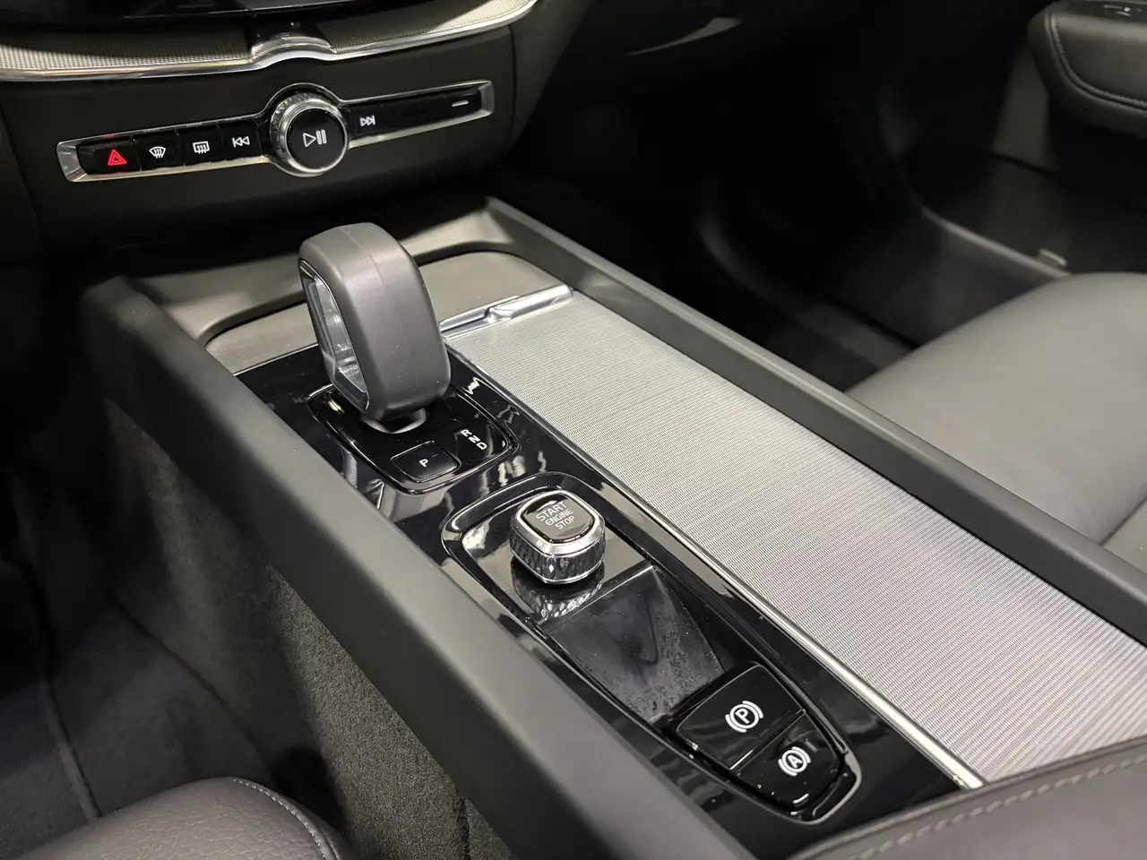 Volvo XC60 2.0 T6 Plug-in HY Long Range AWD Plus Bright/ Pano, миниатюра 22