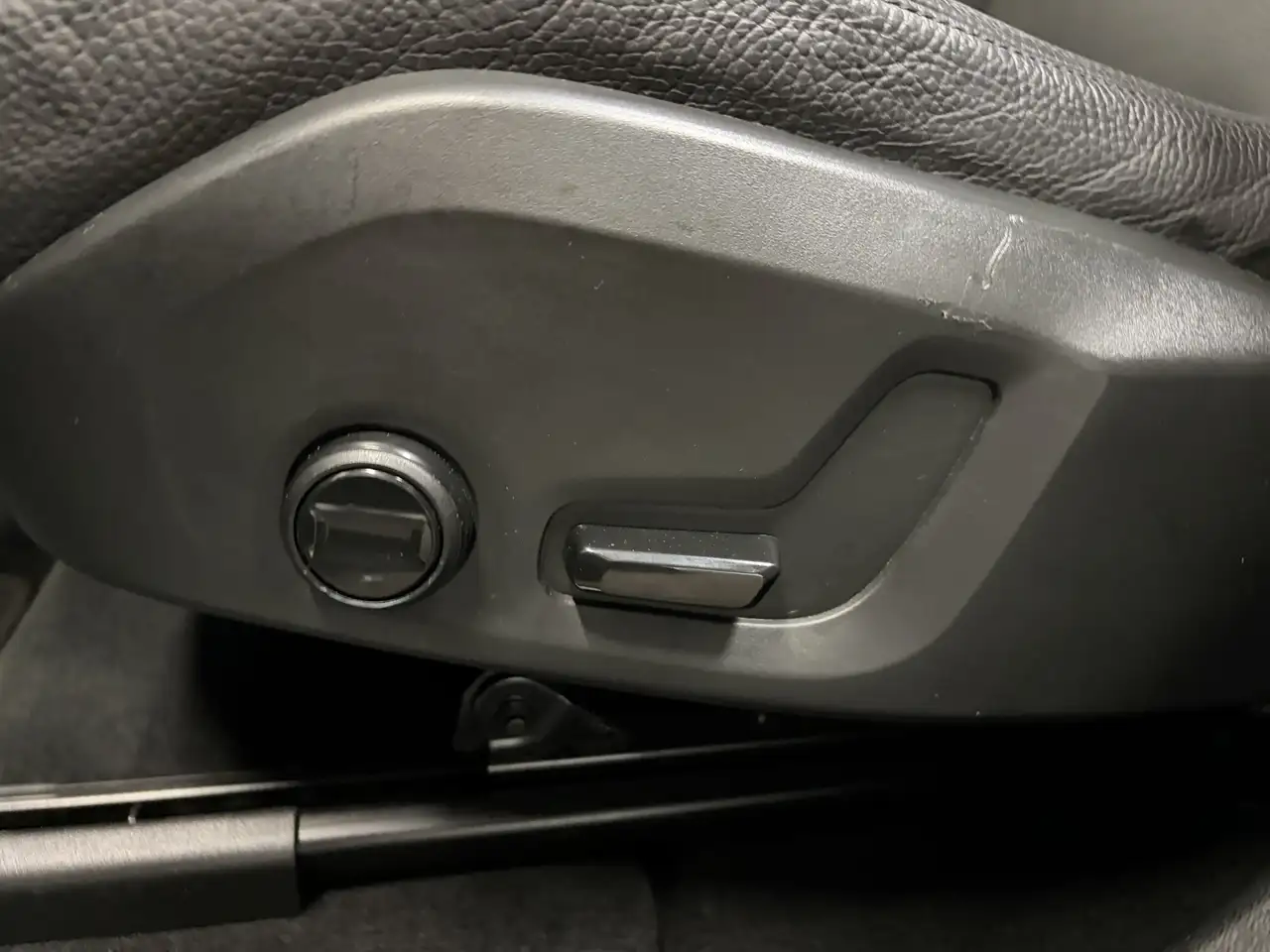 Volvo XC60 2.0 T6 Plug-in HY Long Range AWD Plus Bright/ Pano, миниатюра 21