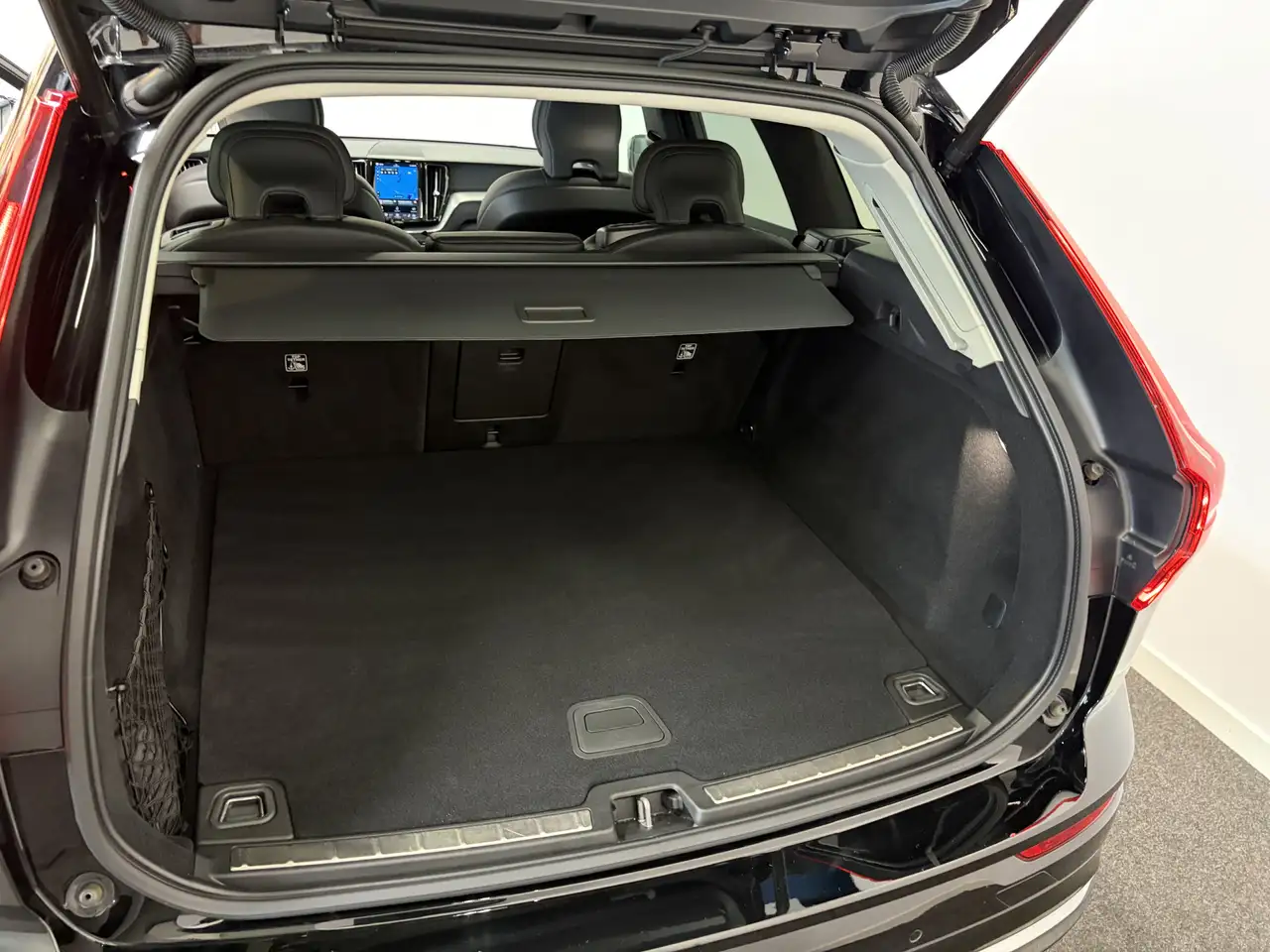 Volvo XC60 2.0 T6 Plug-in HY Long Range AWD Plus Bright/ Pano, миниатюра 15