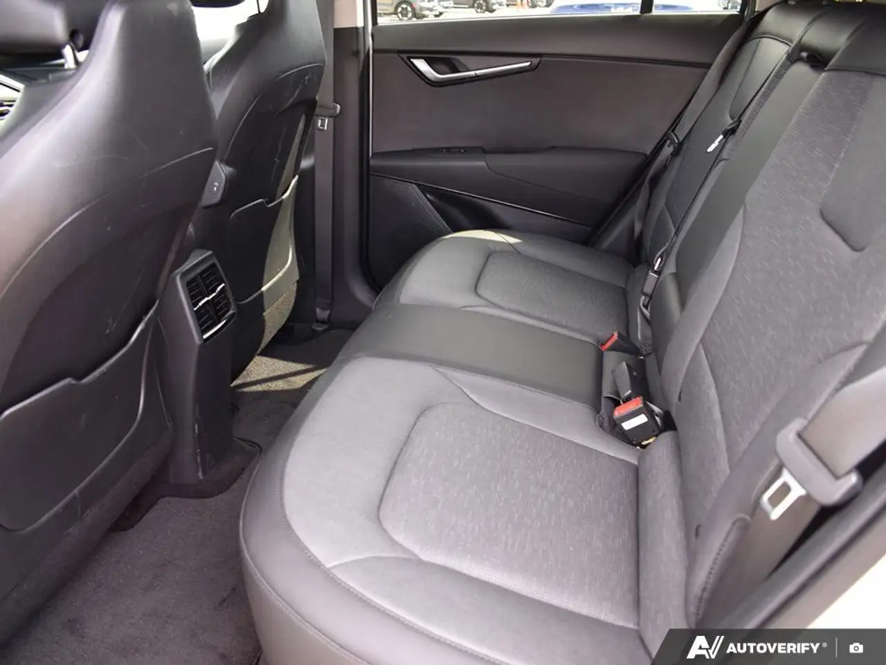 Kia Niro снимка Kia Niro