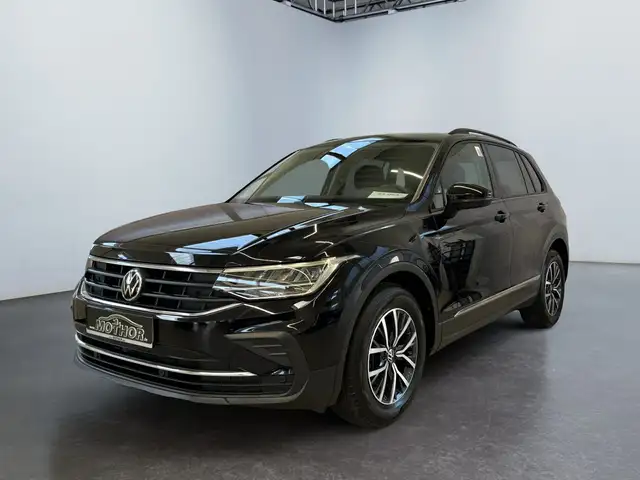 Volkswagen Tiguan view 2