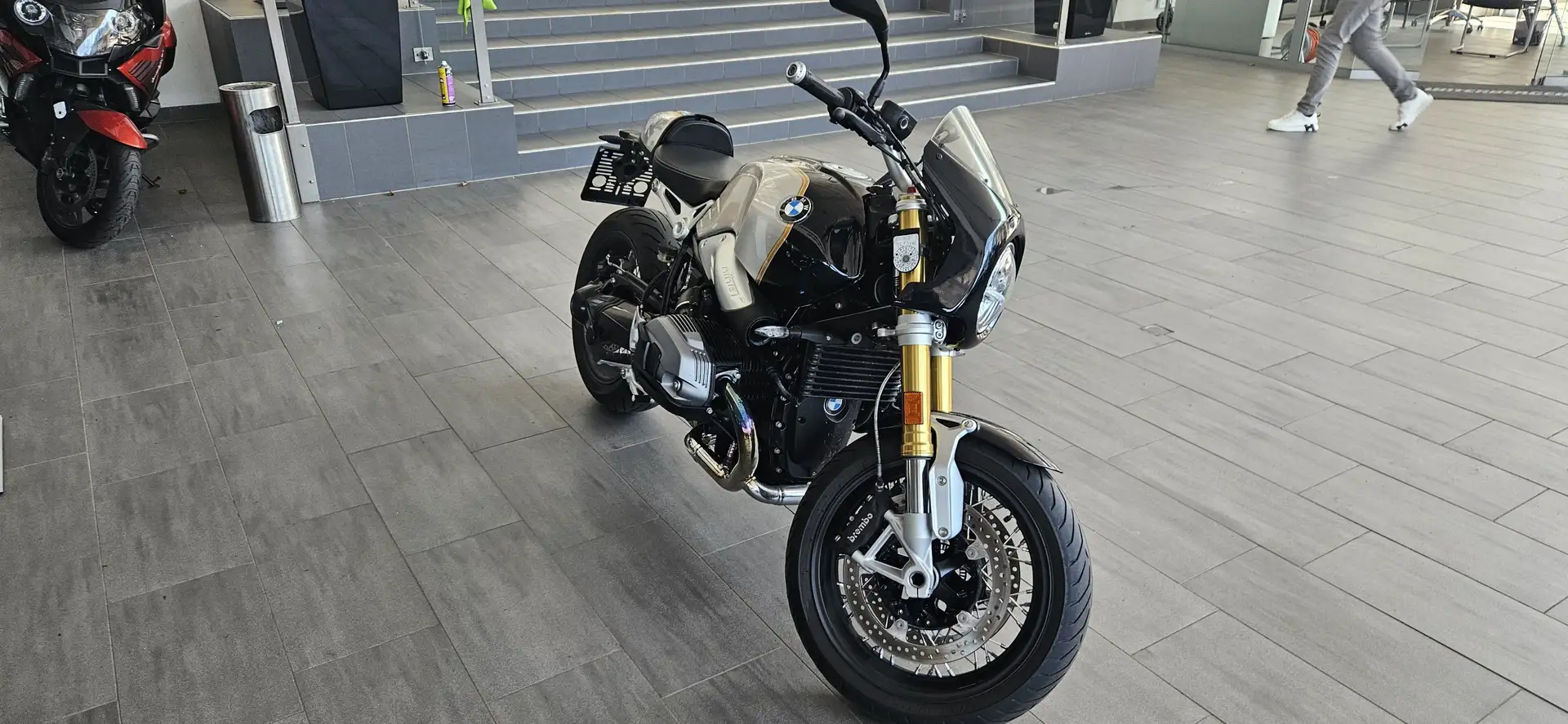 BMW R nineT Blau - 1