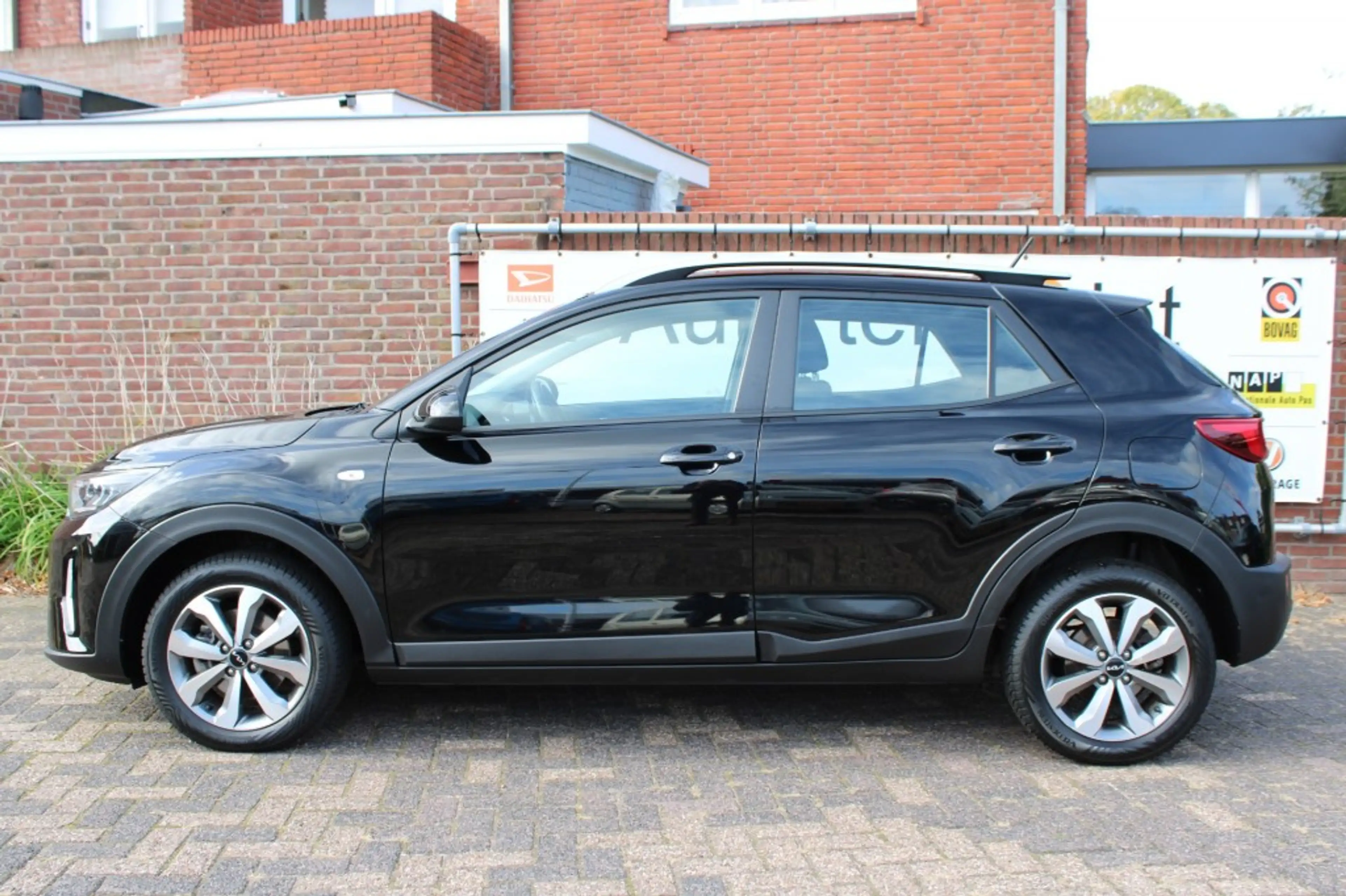 Kia Stonic 1.0 Turbo 120 pk Mild Hybrid Dynamic Line /camera/ — photo 3