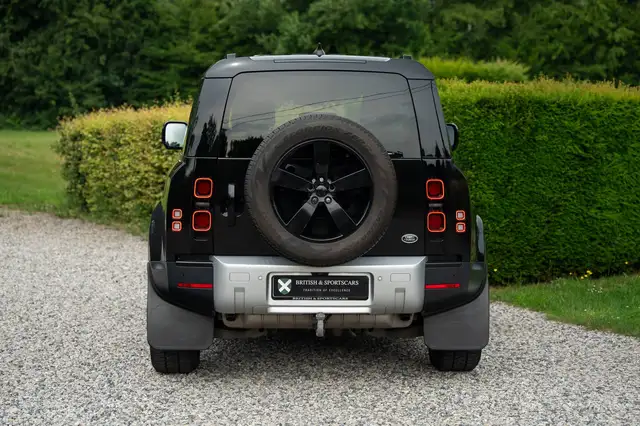 Land Rover Defender 90 view 14