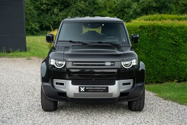 Land Rover Defender 90 view 2
