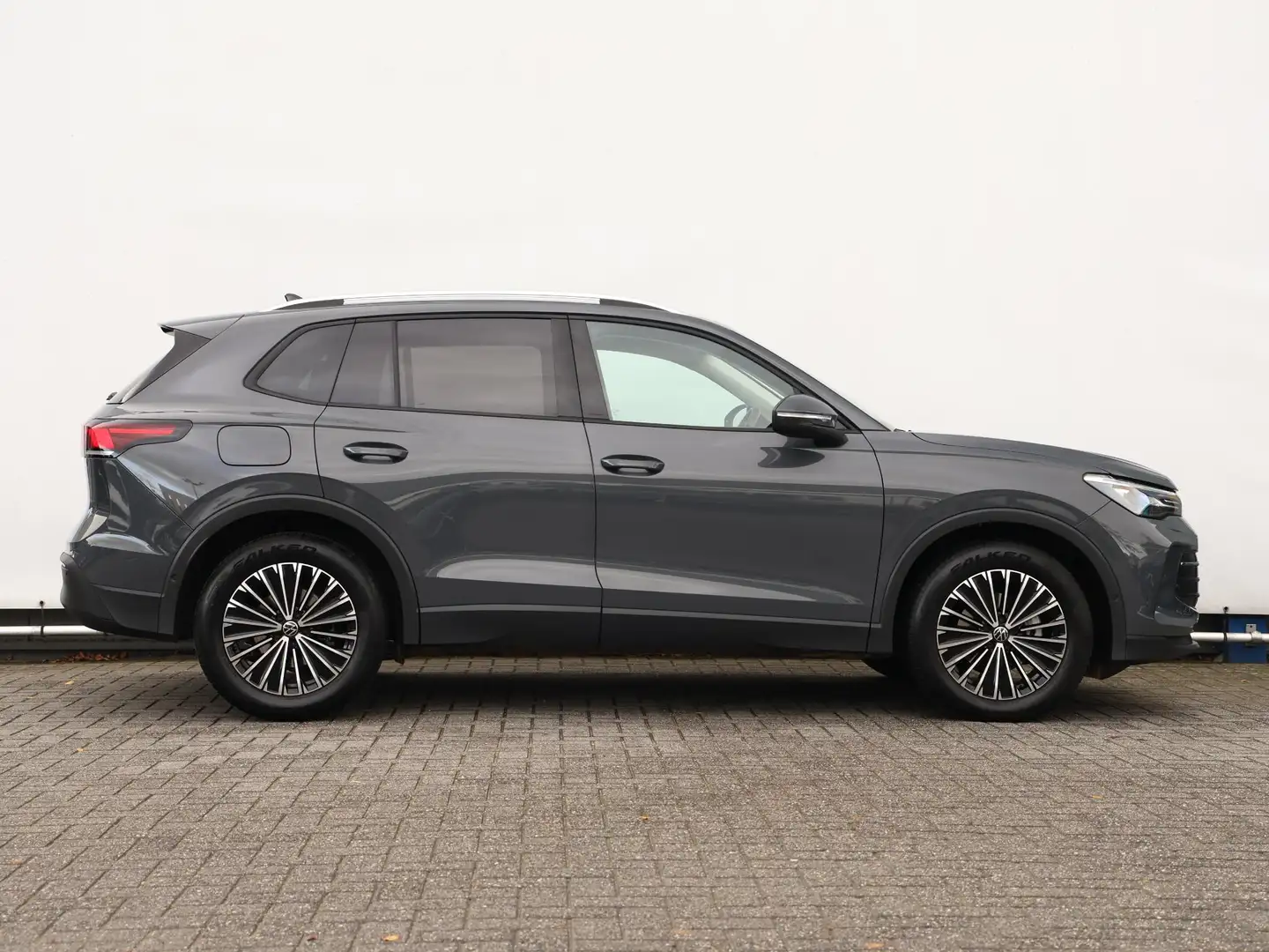 Volkswagen Tiguan 1.5 eTSI Life Edition 130pk DSG | Adaptieve Cruise Gris - 2