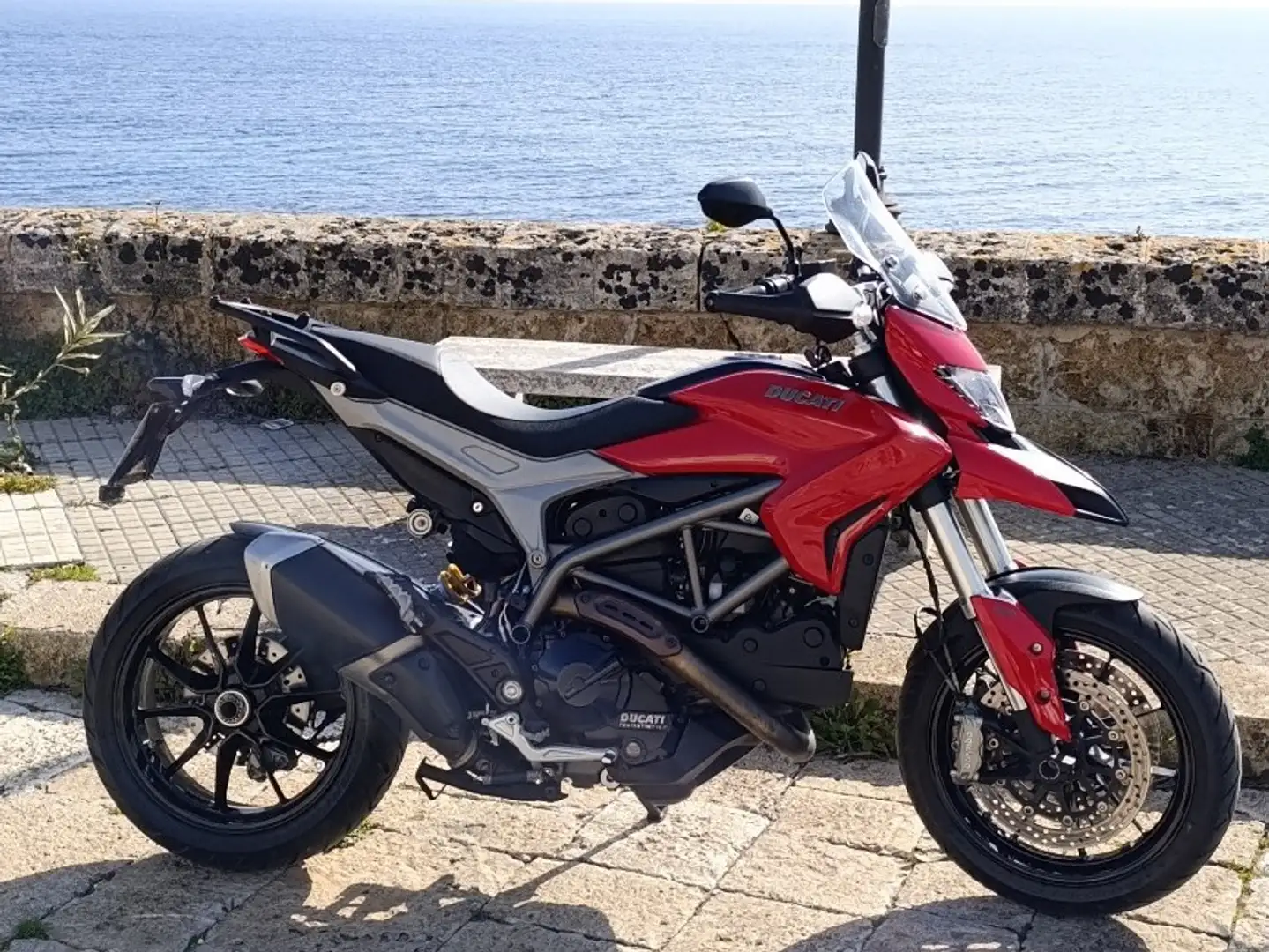 Ducati Hyperstrada Roşu - 2