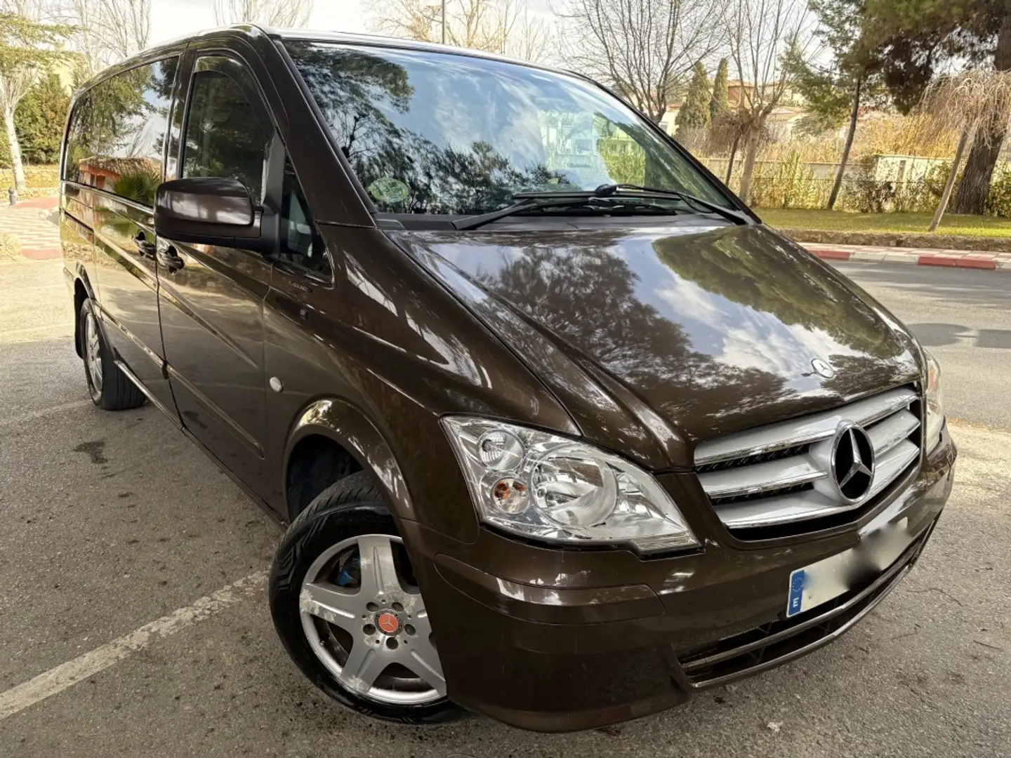 Mercedes-Benz Viano 2.2CDI Ambiente Larga Marrón - 1