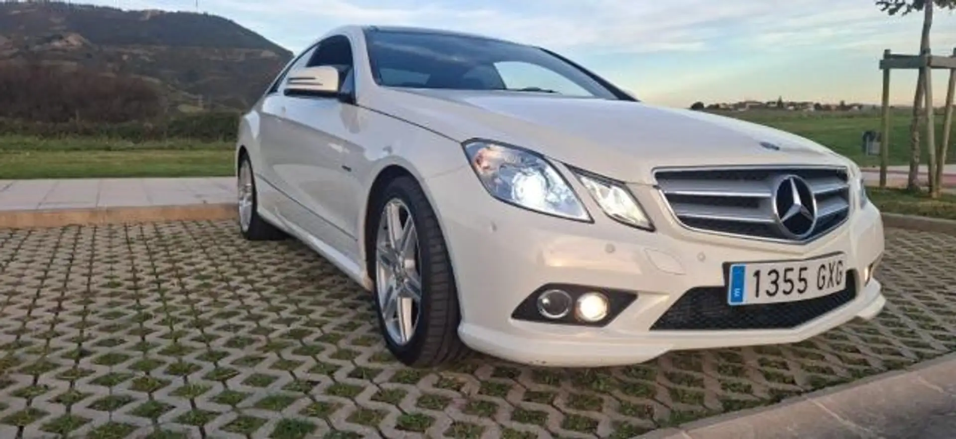 Mercedes-Benz E 250 CDI BlueEFFICIENCY Avantgarde AMG Blanc - 1