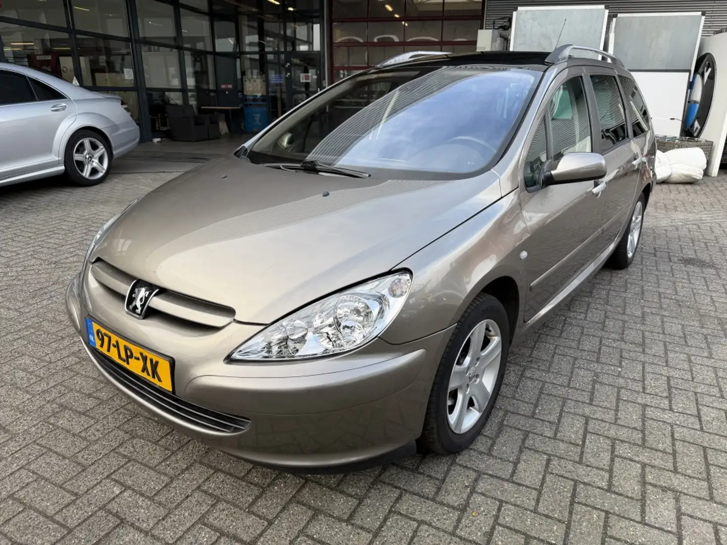 Peugeot 307 SW 2.0 16V Pack Grau - 1