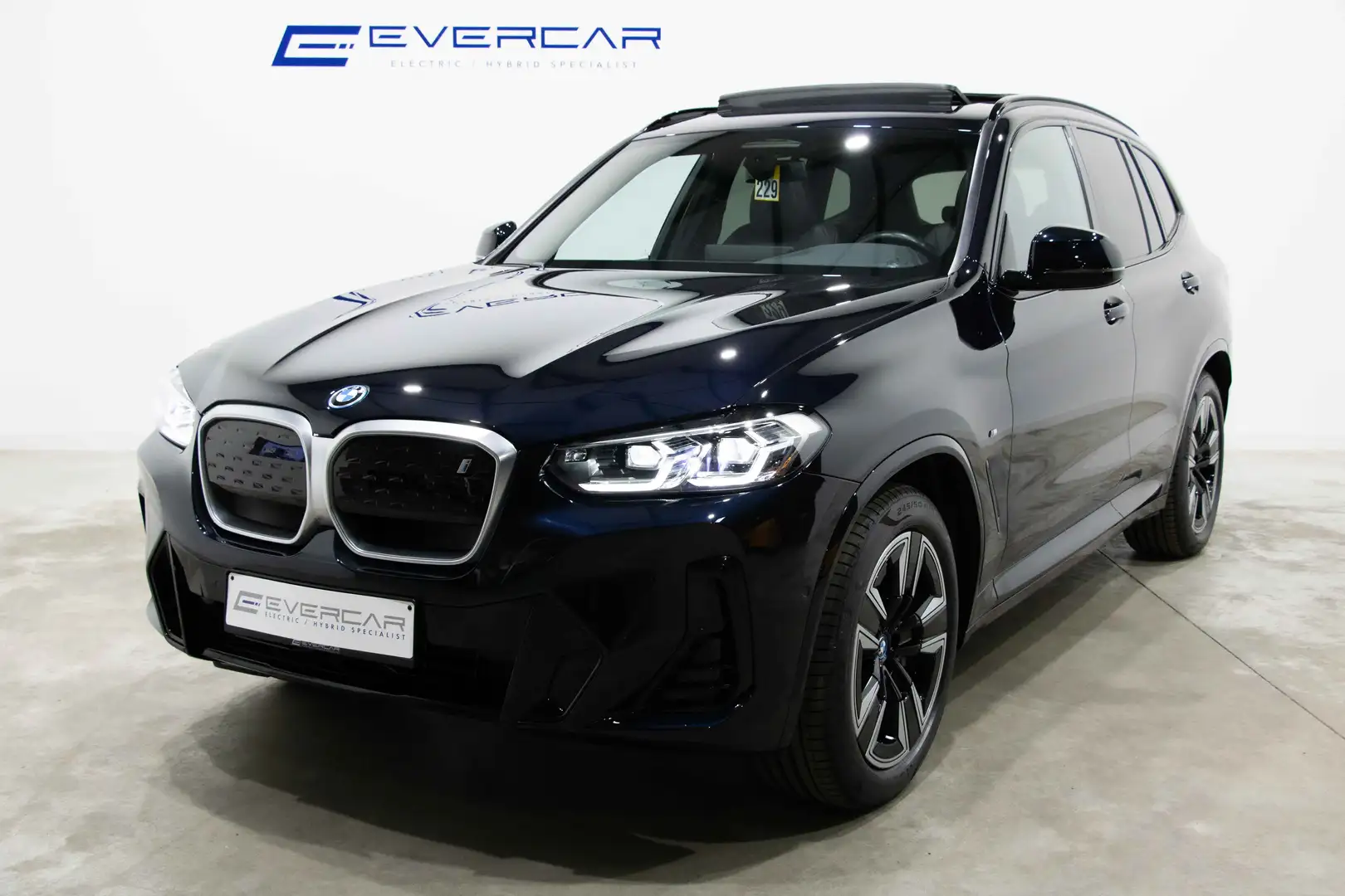 BMW iX3 FACELIFT M-SPORT ***PANO*ELECTRIC SPORT SEATS*** Zwart - 1