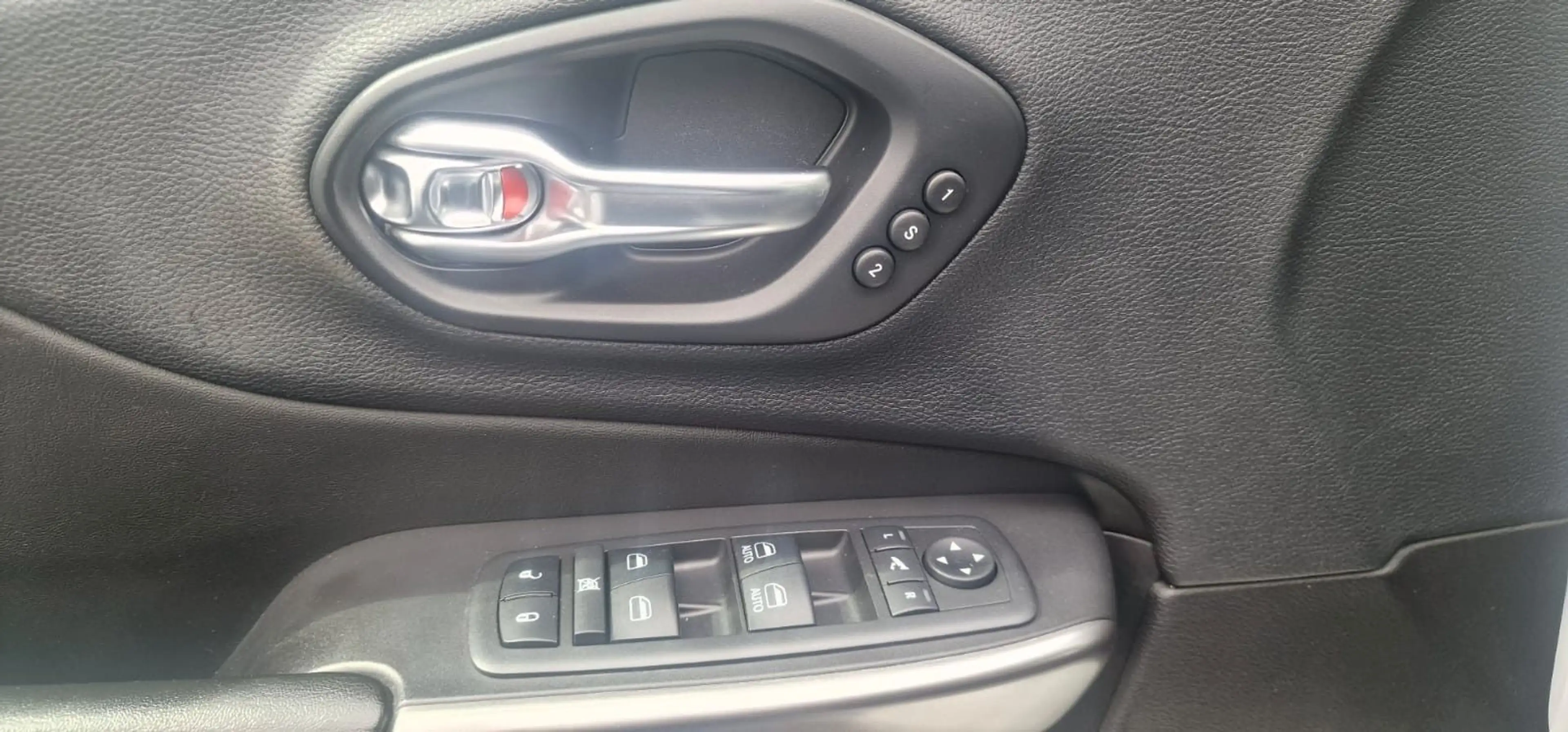 Jeep Cherokee Overland 4WD PANO*LED*PDC*SB*CAM*ALPINE — photo 10