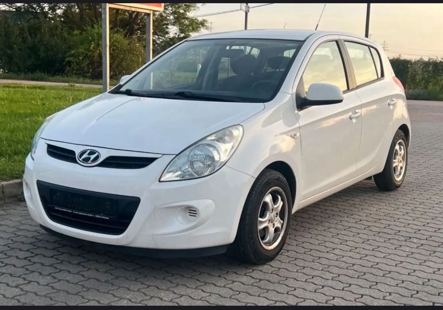 Hyundai i20 1.2 Classic Blanc - 1