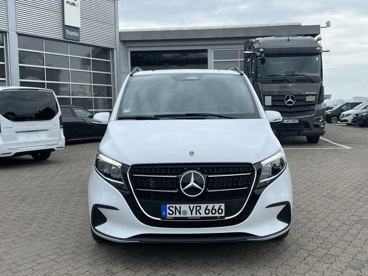 Mercedes-Benz V 250 V 250d Style lang Distronic/Autom./Klima/LED Weiß - 2