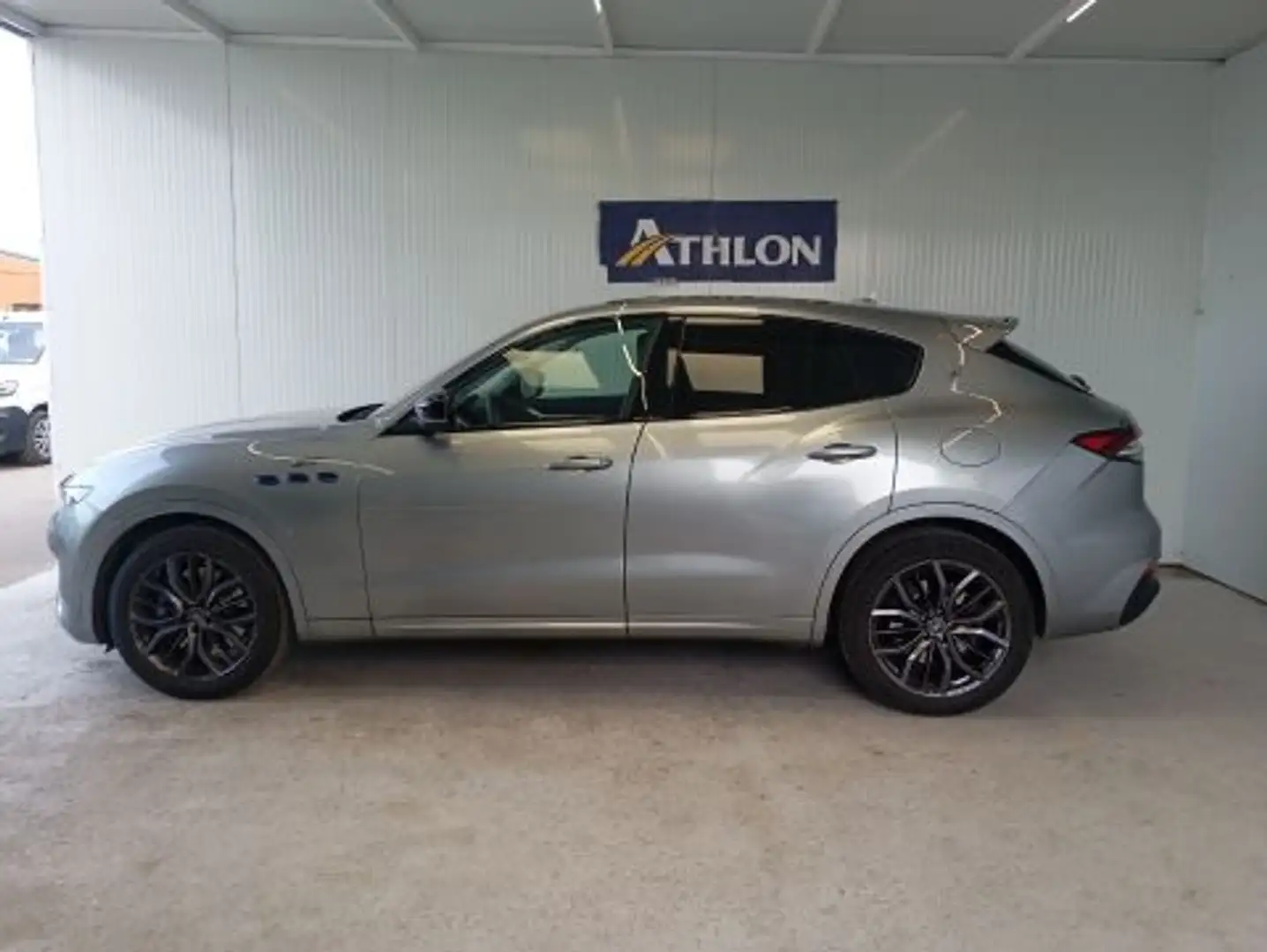Maserati Levante 330 GT Aut. Grau - 2