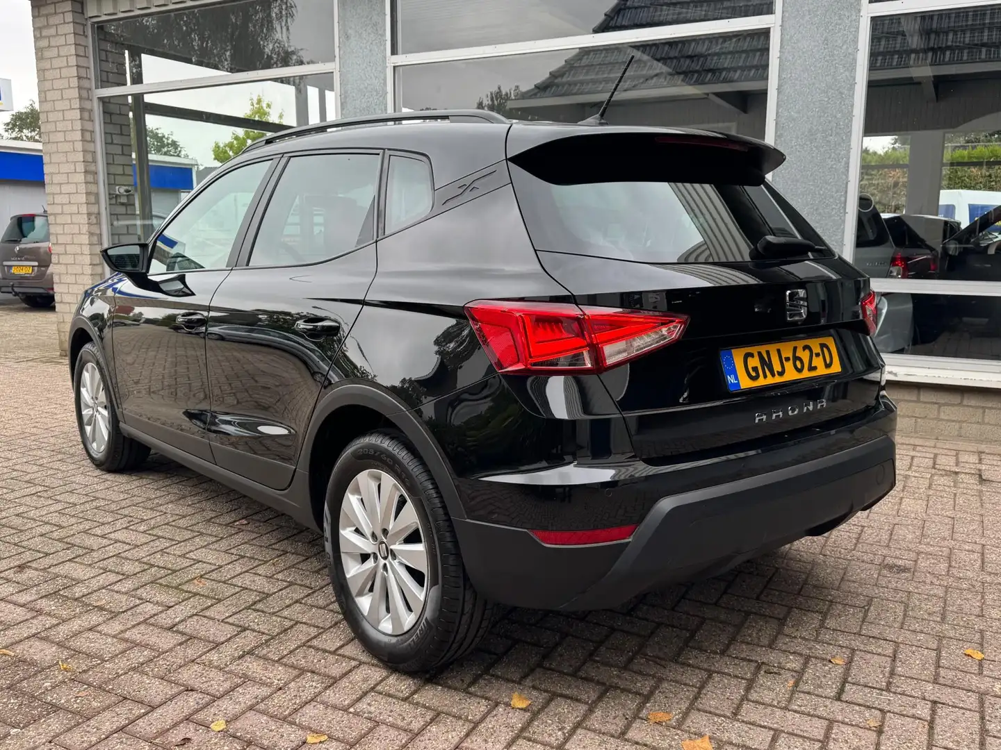 SEAT Arona 1.0 TSI Style Business Intense Zwart - 2