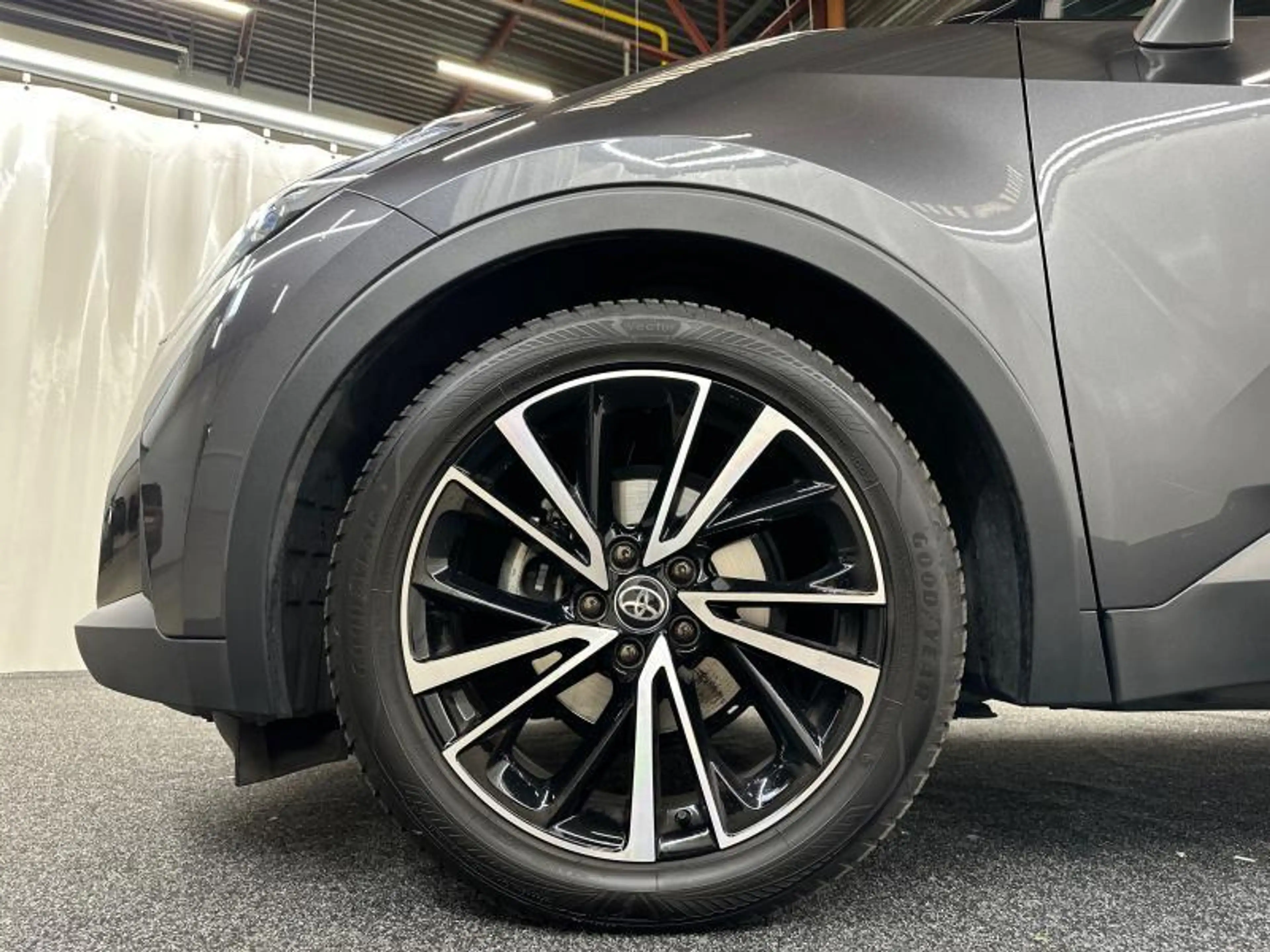 Toyota C-HR 2.0 HEV Premium | tow bar — photo 13