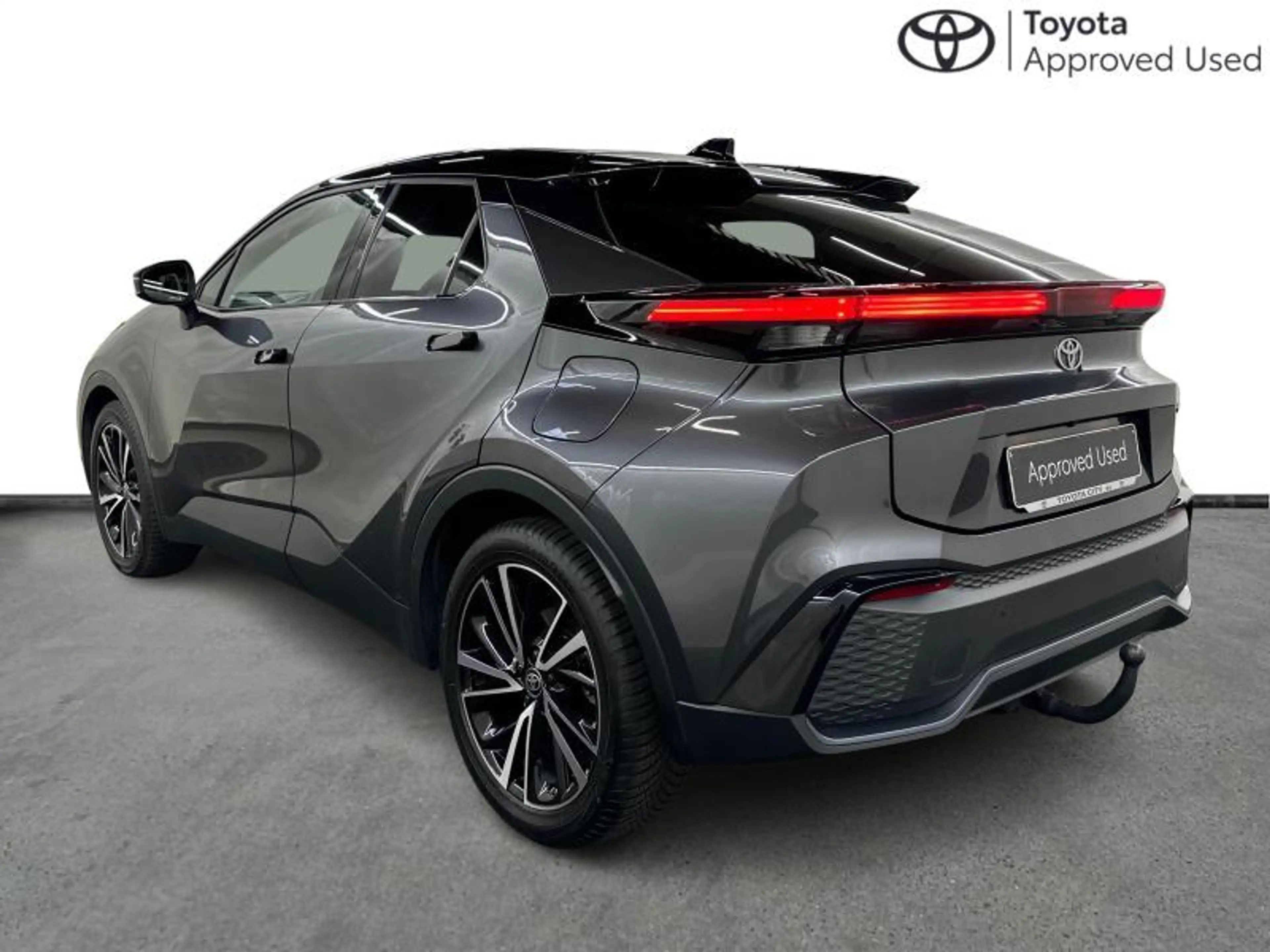Toyota C-HR 2.0 HEV Premium | tow bar — photo 2