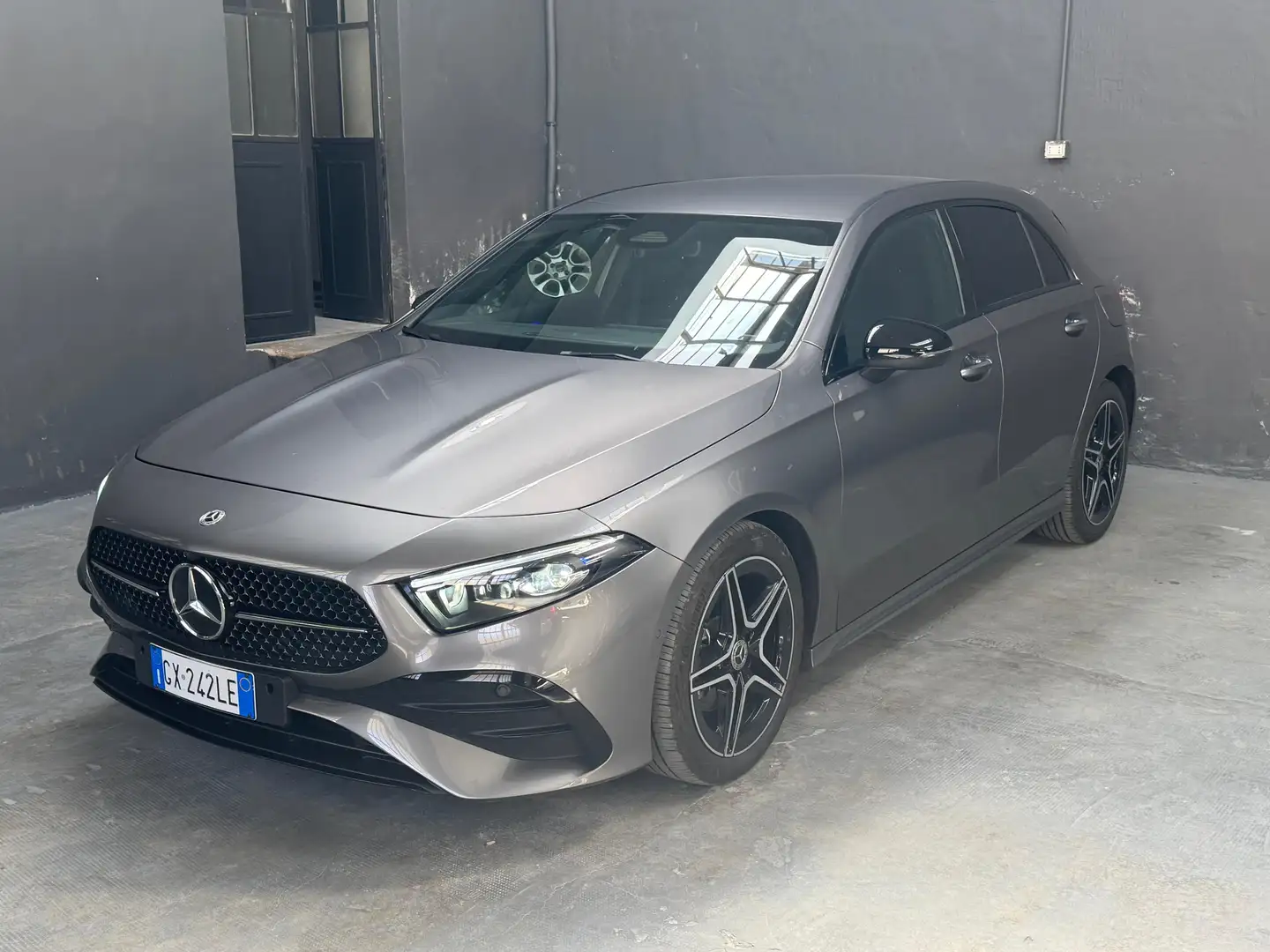 Mercedes-Benz A 200 A 200 d AMG Line Premium Plus auto Gris - 1