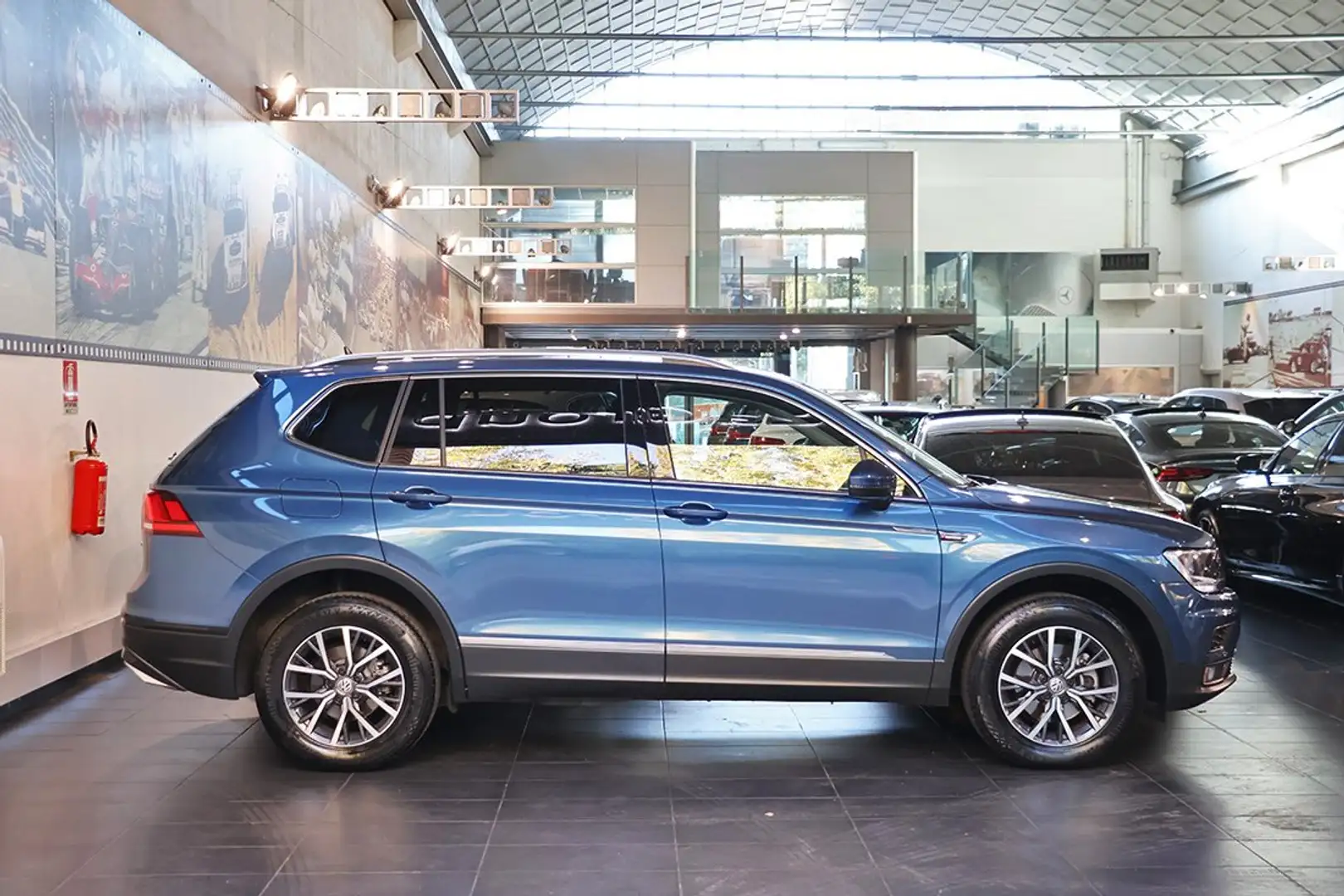 Volkswagen Tiguan Allspace 2.0 TDI SCR DSG 4Motion Business BMT -7 POSTI/ADAS Bleu - 2