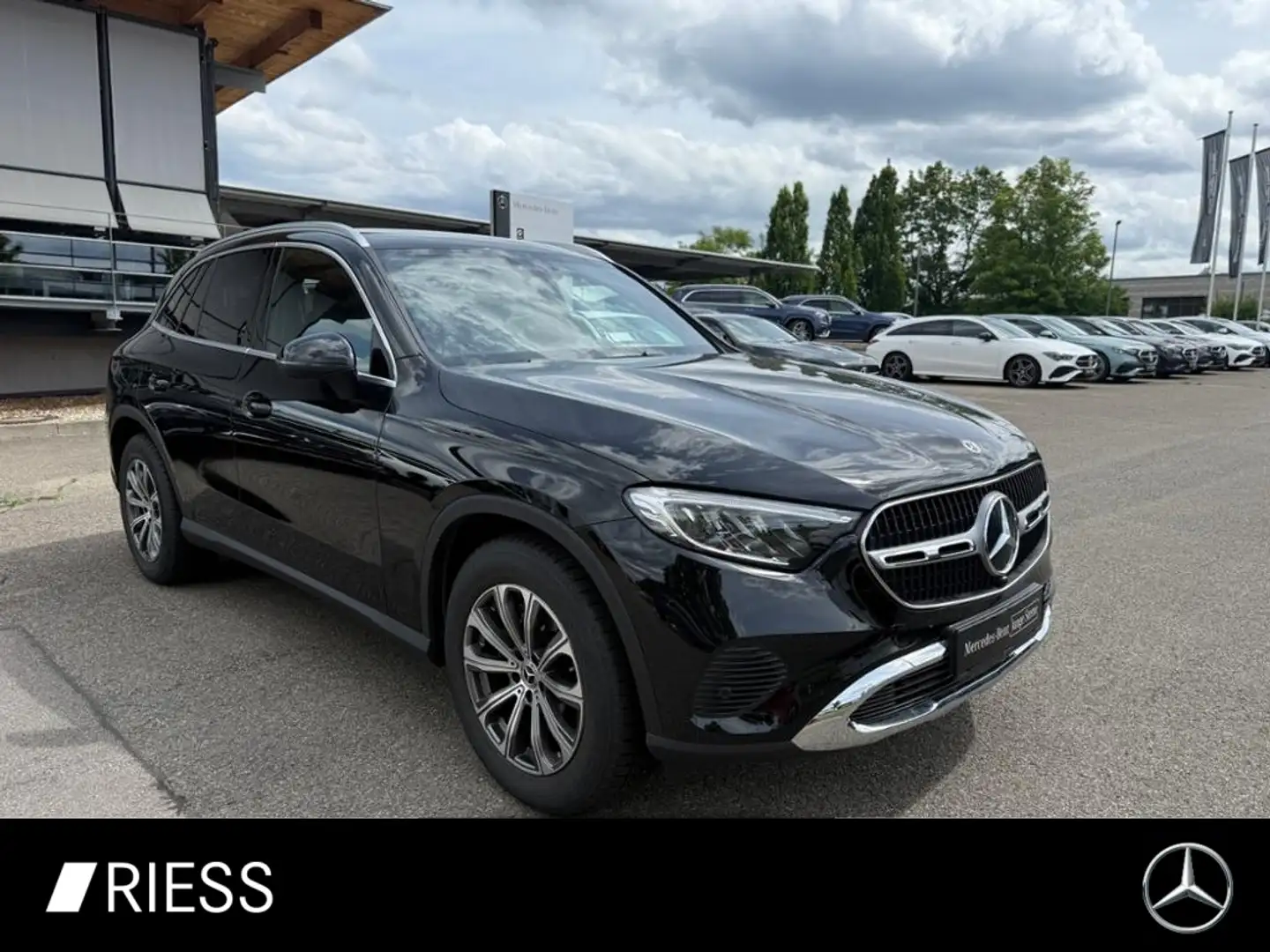 Mercedes-Benz GLC 200 4M Avantgarde Navi LED MBUX AHK Kamera 18" Schwarz - 1