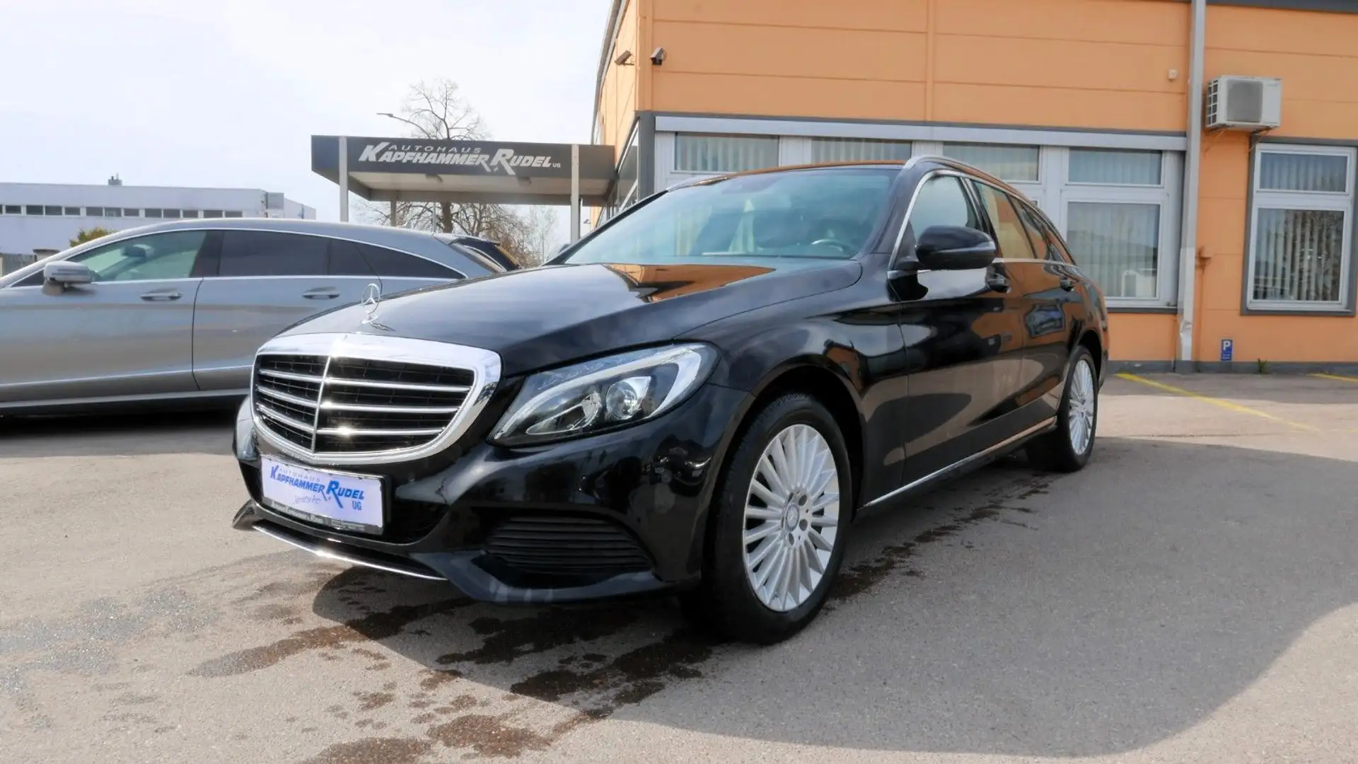 Mercedes-Benz C 180 CGI T-Mod/EXCLUSIVE/PTS/Spurpaket/LED/NAVI Schwarz - 1