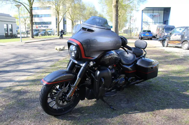 Harley-Davidson Street Glide - foto 8