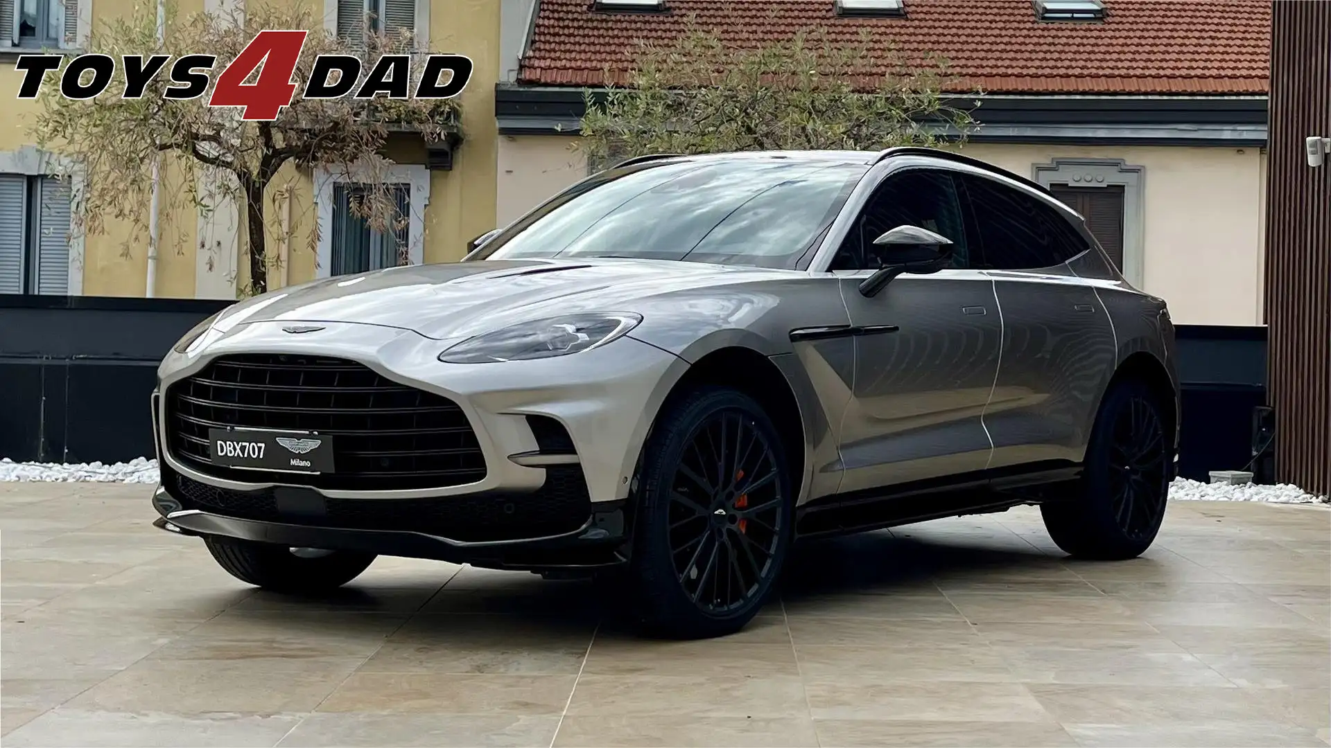 Aston Martin DBX 707 4.0 auto Argintiu - 1