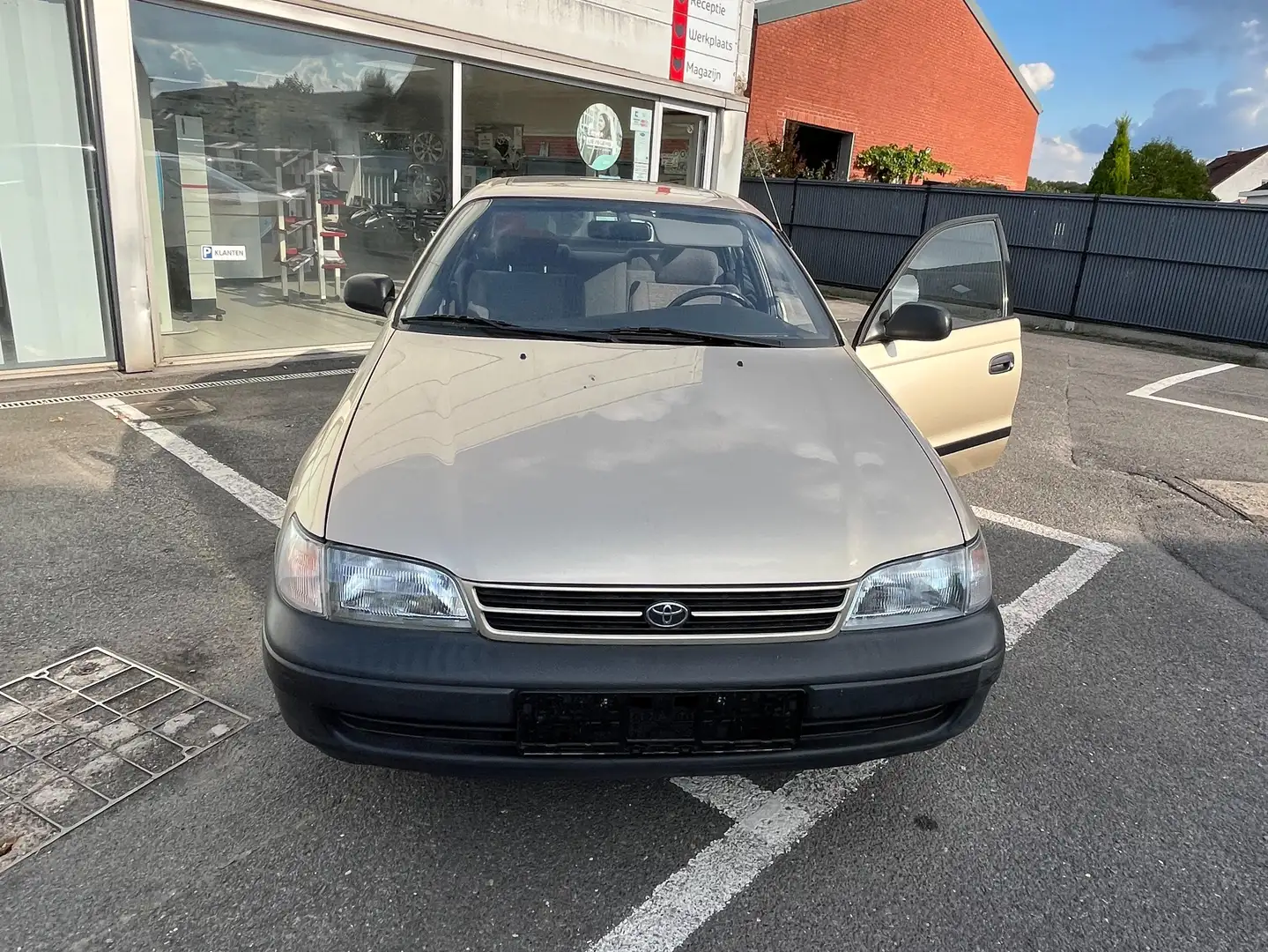 Toyota Carina Avensis Sedan 1,6 PETROL 4AT - XL - LHD Beige - 1