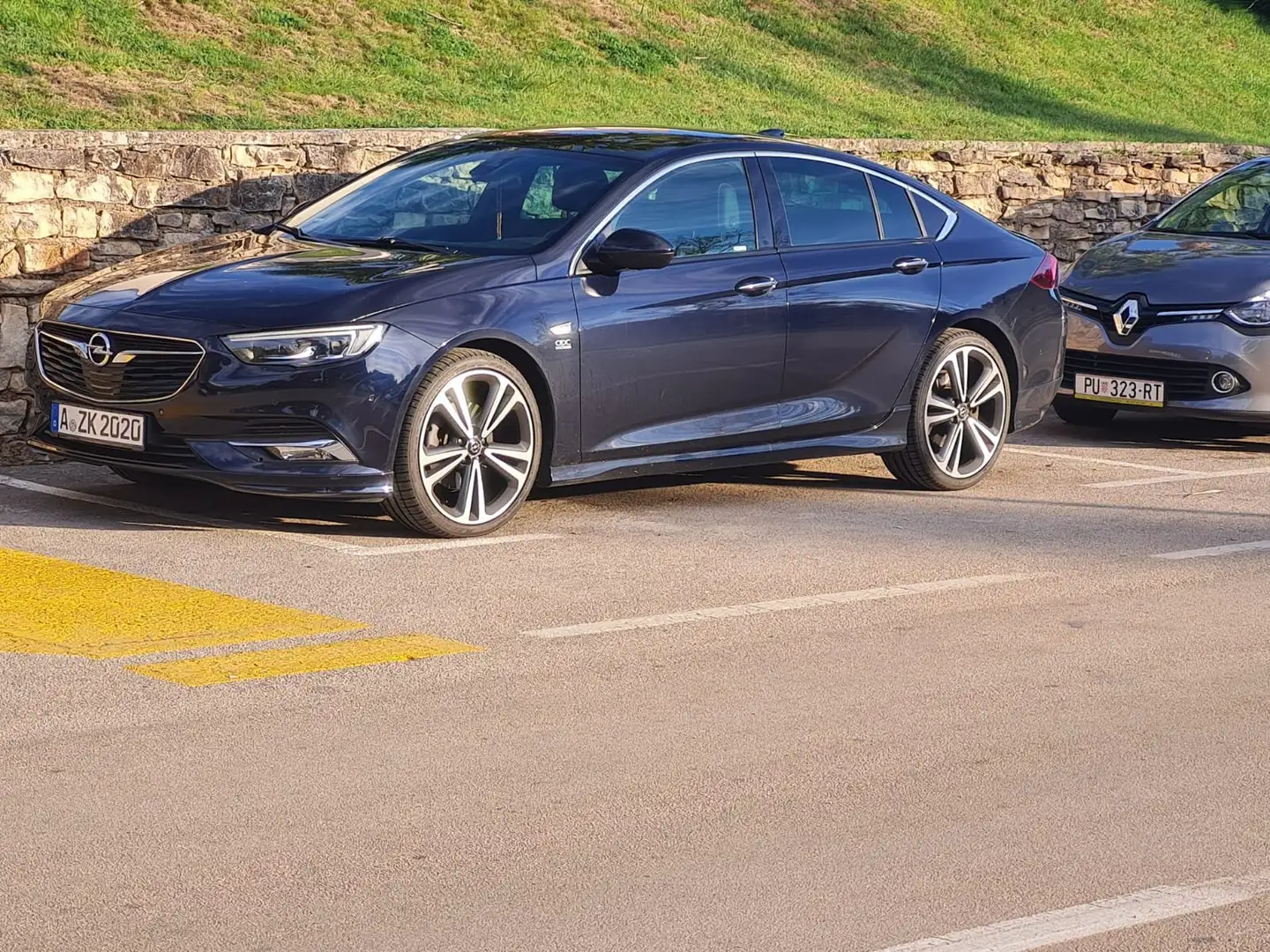 Opel Insignia Grand Sport 2.0 BiTurbo D 4x4 Automatik Exclusive Blau - 1