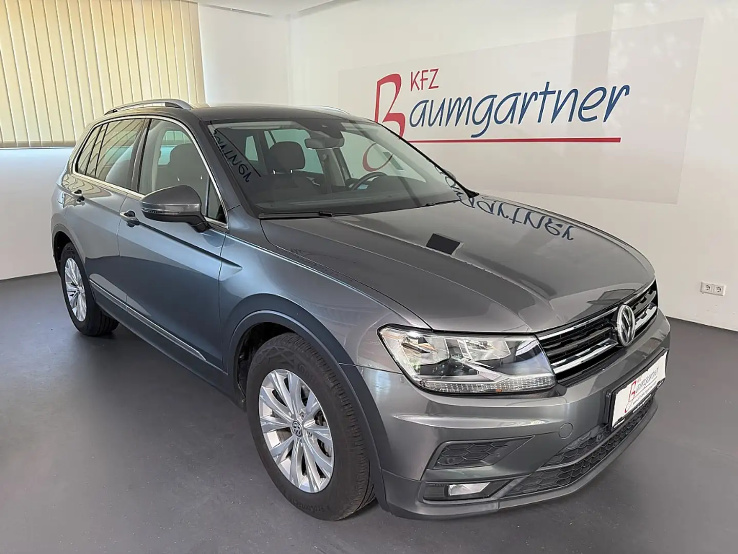 Volkswagen Tiguan 2,0TDI CL *NAVI*ACC*Sitzheizung*Getönte Scheibe... Grau - 1