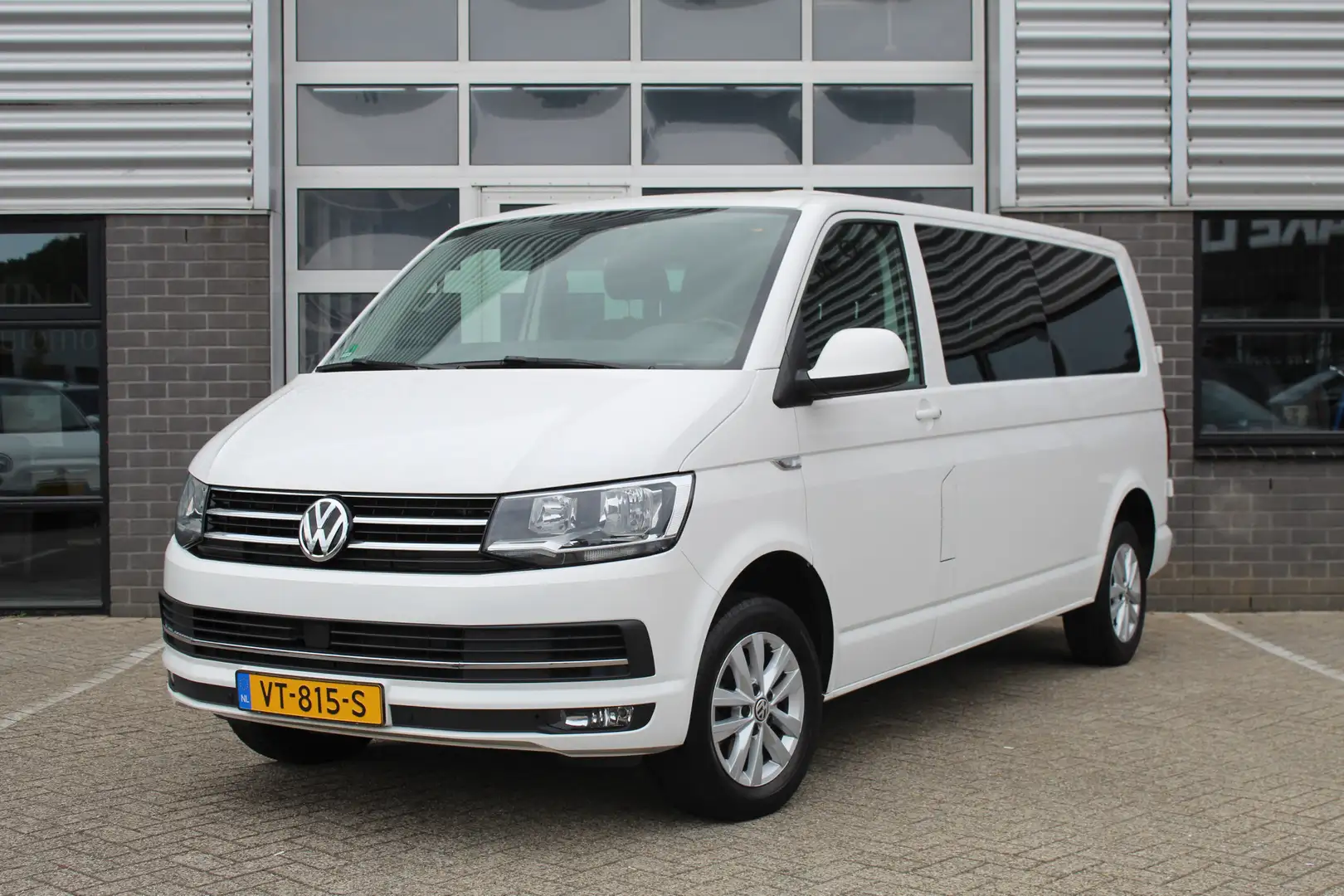 Volkswagen T6 Transporter 2.0 TDI L2H1 DC Highline / Automaat / Navigatie / Білий - 1