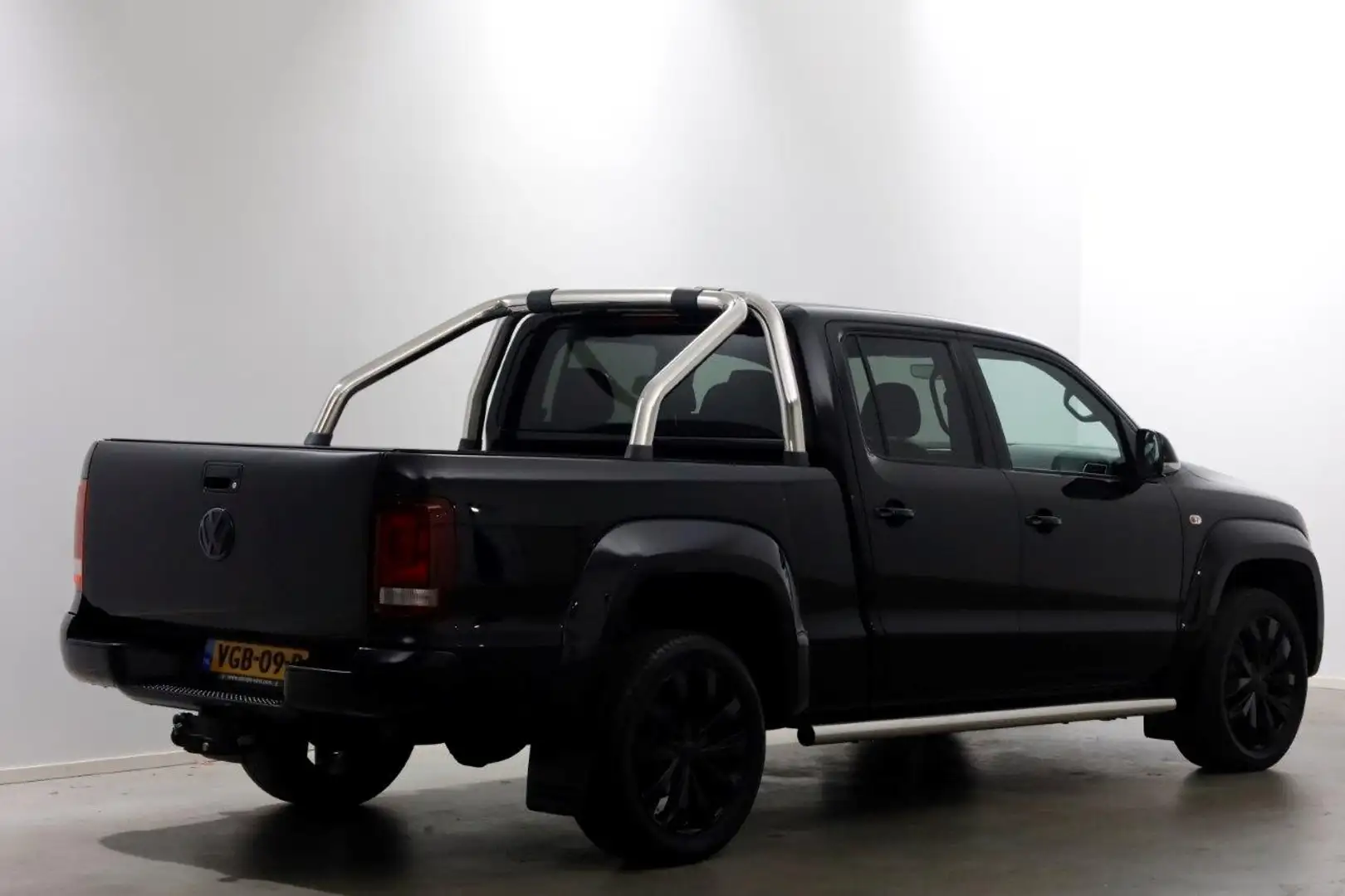 Volkswagen Amarok 3.0 TDI V6 260pk 4Motion D.C. Aventura 5 persoons Zwart - 2