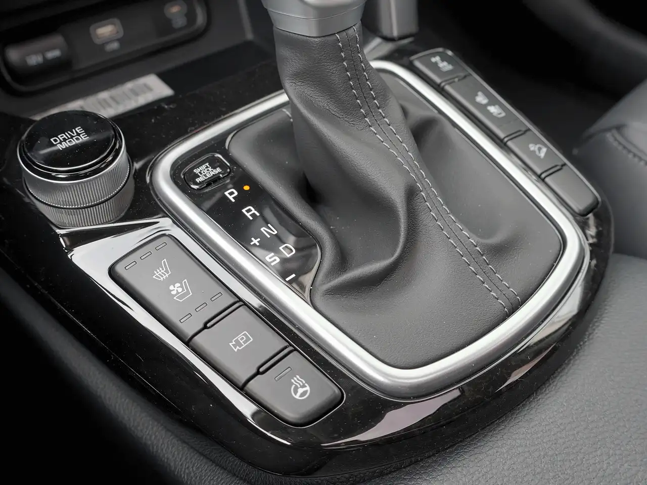Kia Seltos снимка Kia Seltos