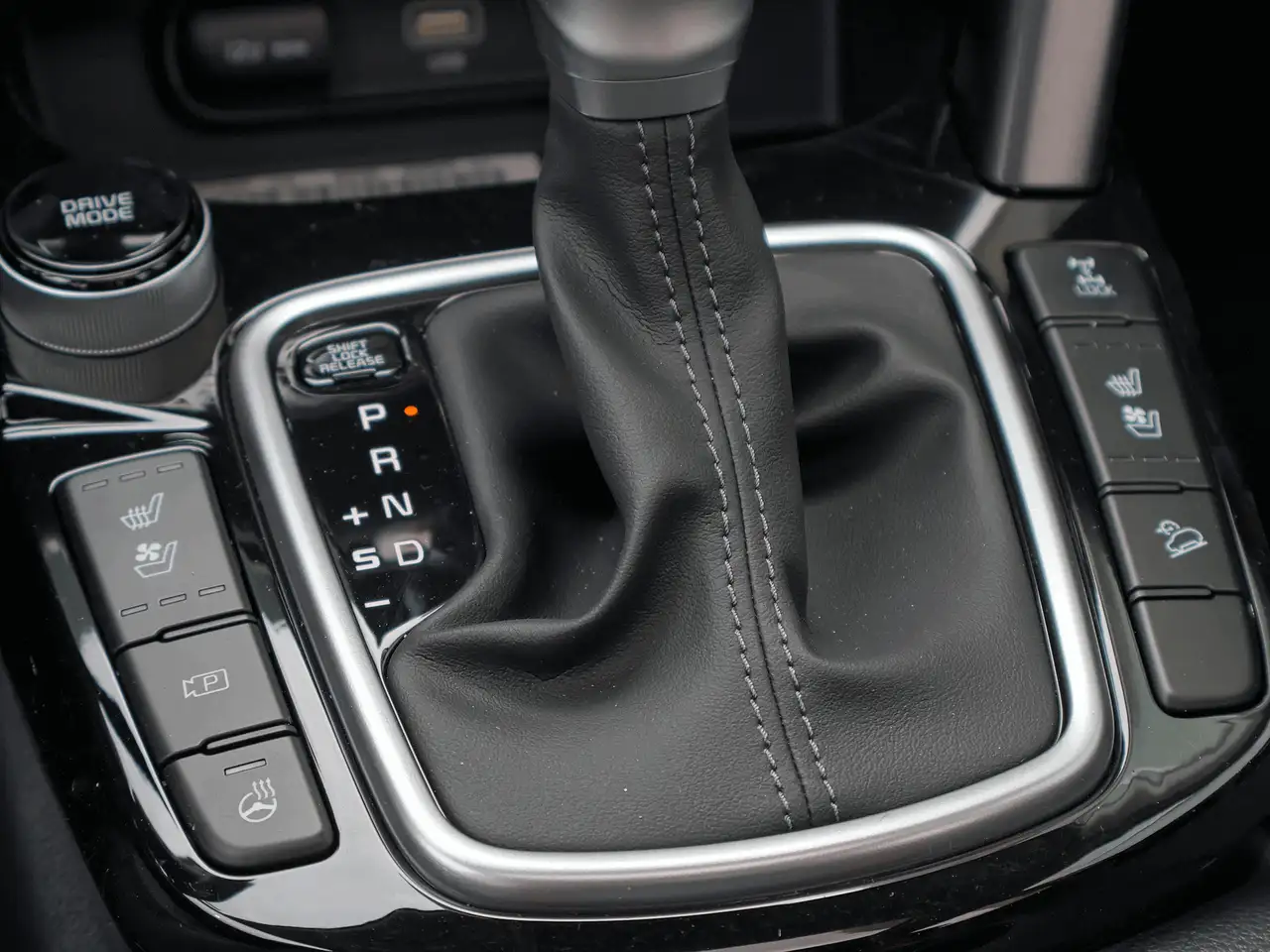 Kia Seltos снимка Kia Seltos