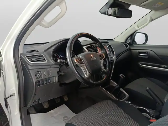 Mitsubishi L200 view 7