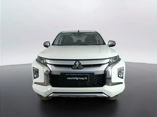 Mitsubishi L200 view 2