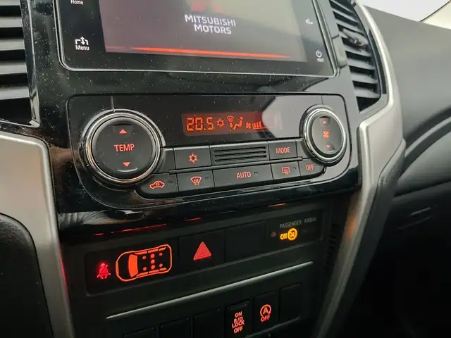 Mitsubishi L200 view 13