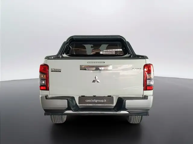 Mitsubishi L200 view 5