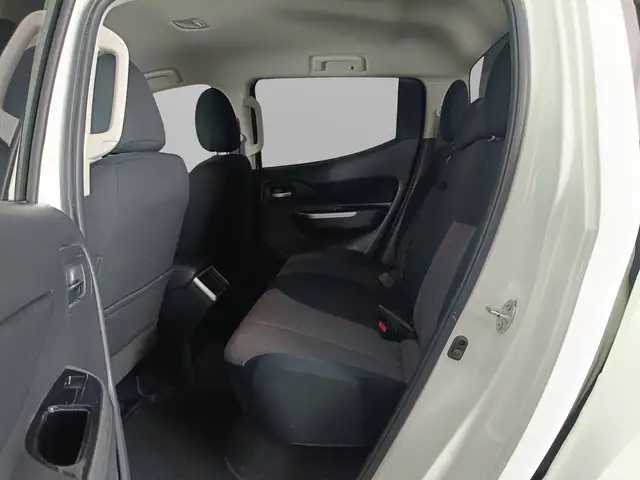 Mitsubishi L200 view 9