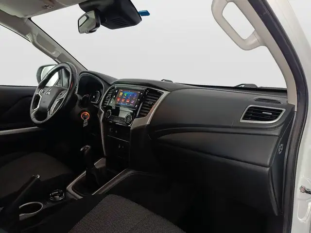 Mitsubishi L200 view 10
