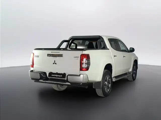 Mitsubishi L200 view 4