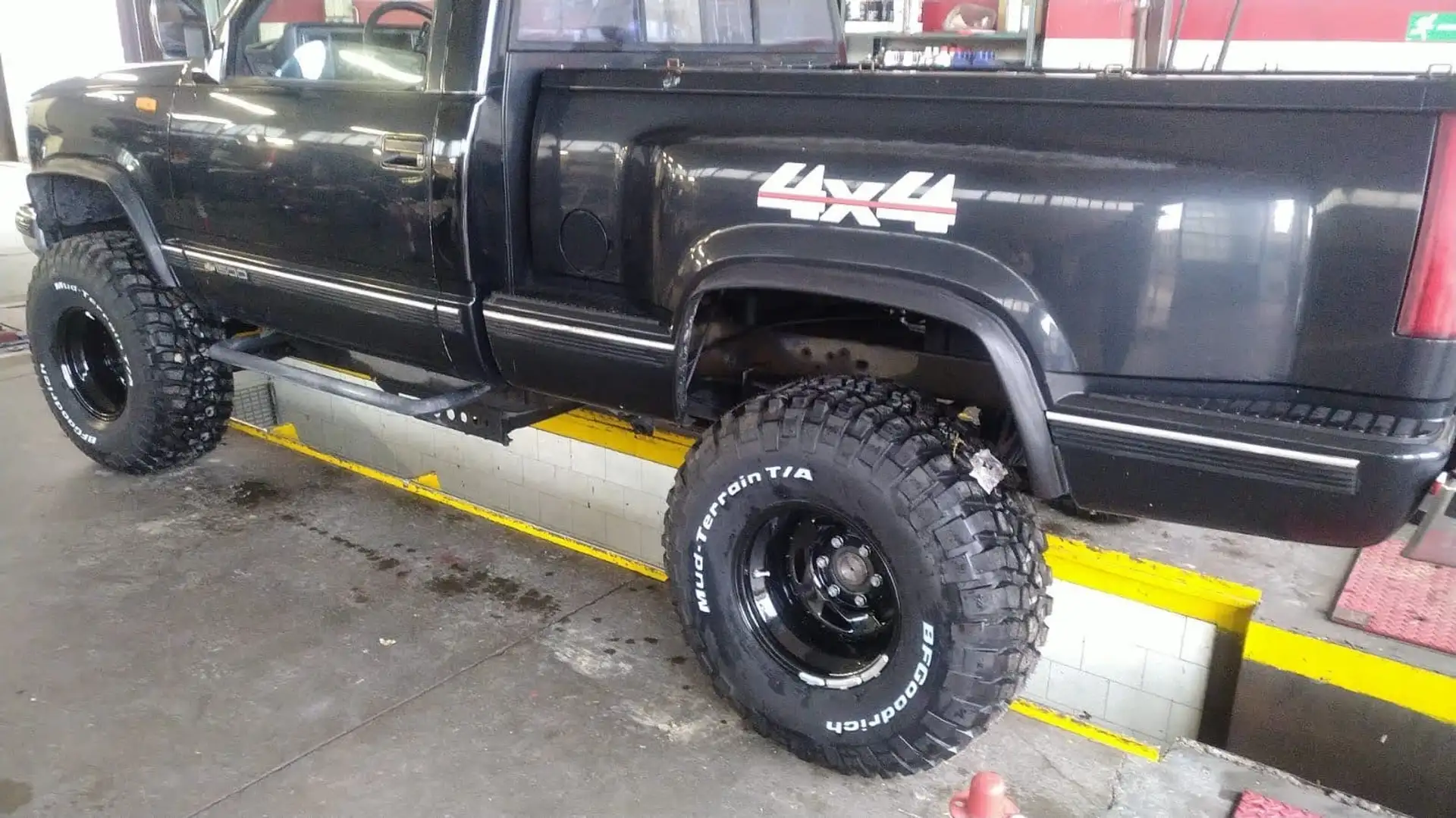 Chevrolet Silverado Pick-up Negro - 2