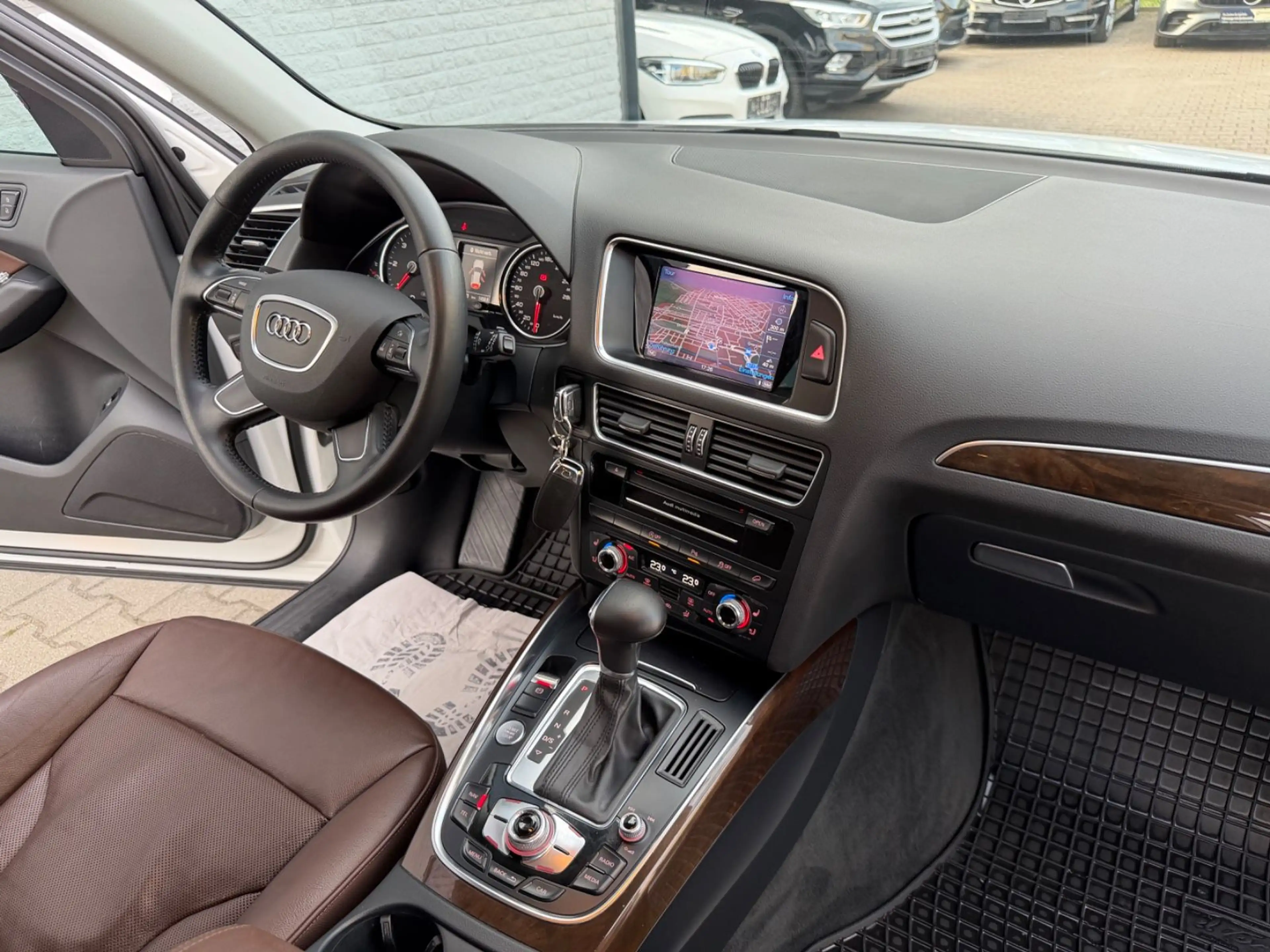 Audi Q5 2.0 TDI 190 PS quattro Leder Sitzklima Xenon — photo 13
