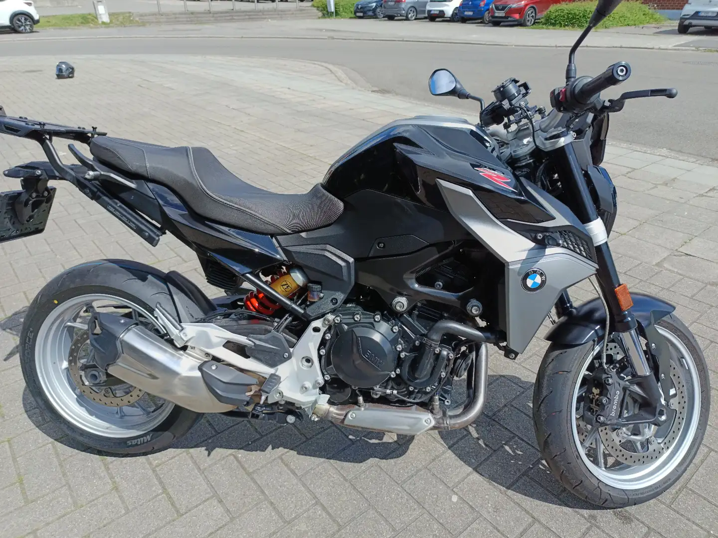 BMW F 900 R crna - 1