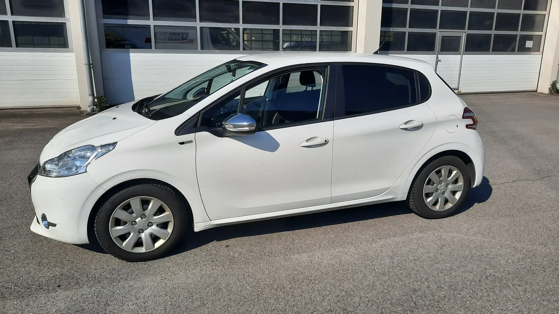 Peugeot 208 Active 1,6 e-HDI 92 FAP Weiß - 1