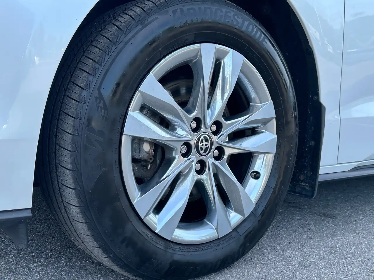 Toyota Sienna photo Toyota Sienna
