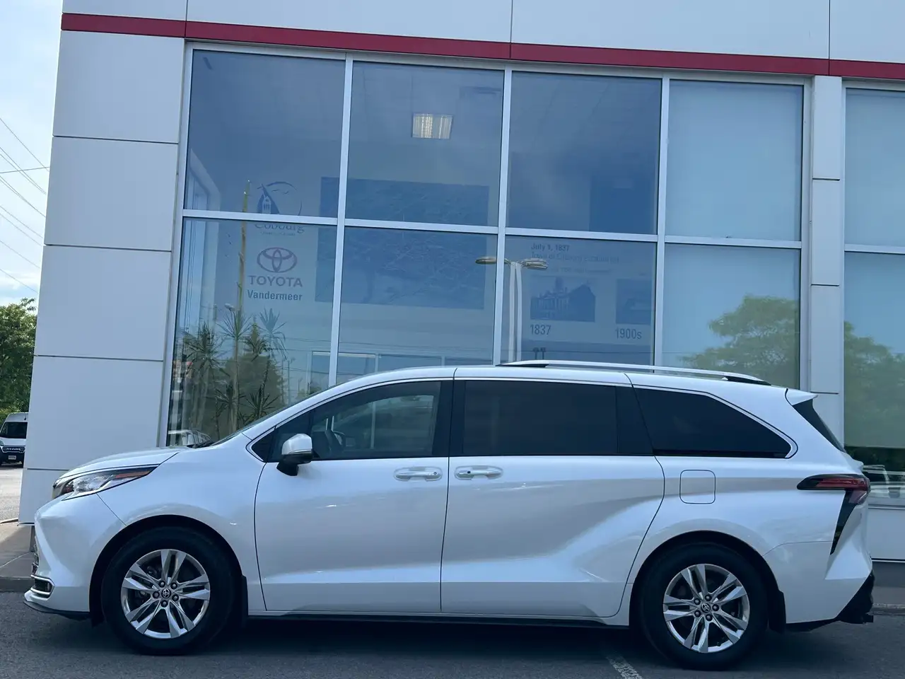 Toyota Sienna photo Toyota Sienna